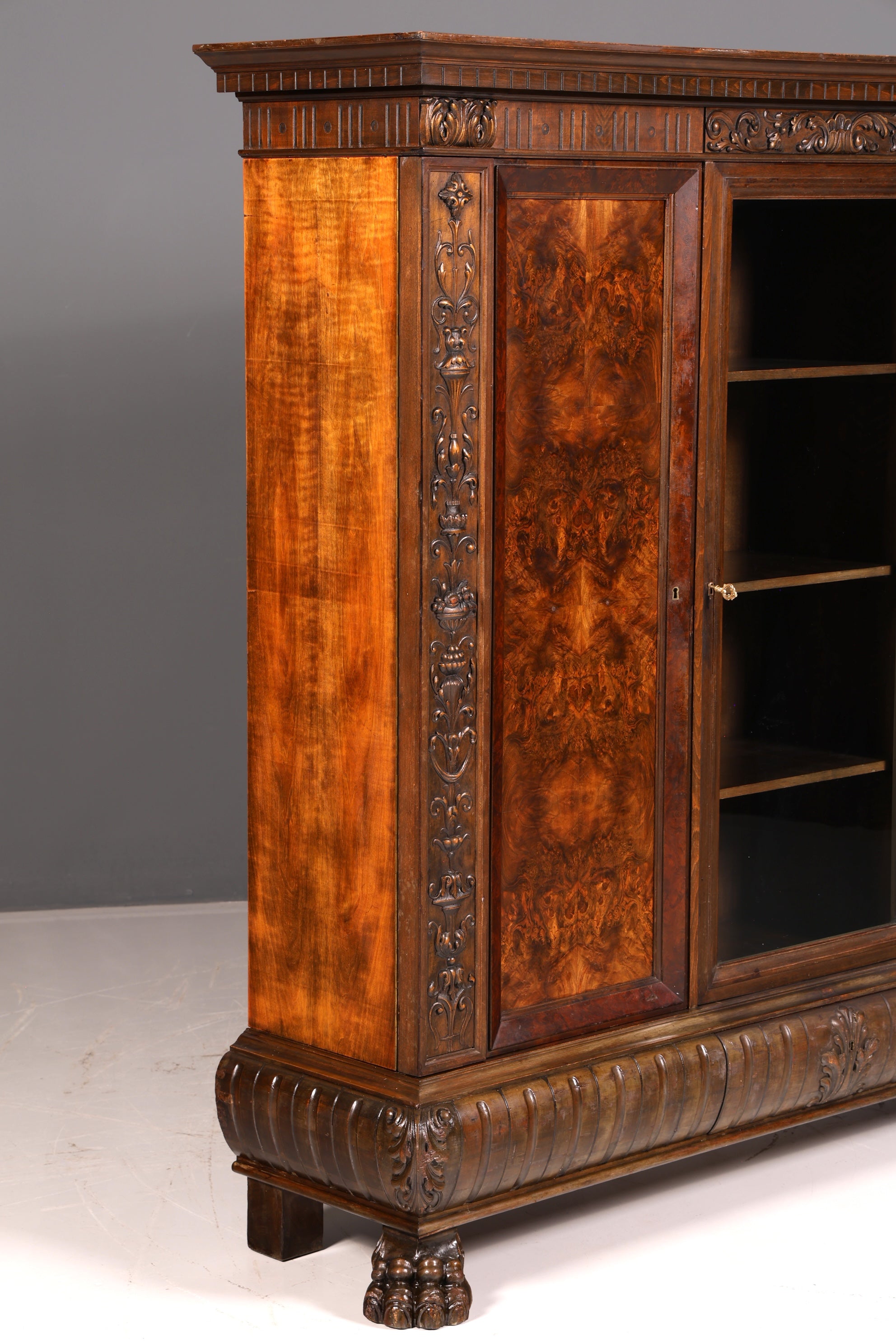 Beeindruckender Neorenaissance Bücherschrank Gründerzeit Vitrine Herrenzimmer Buffet Schrank Antik Massivholz