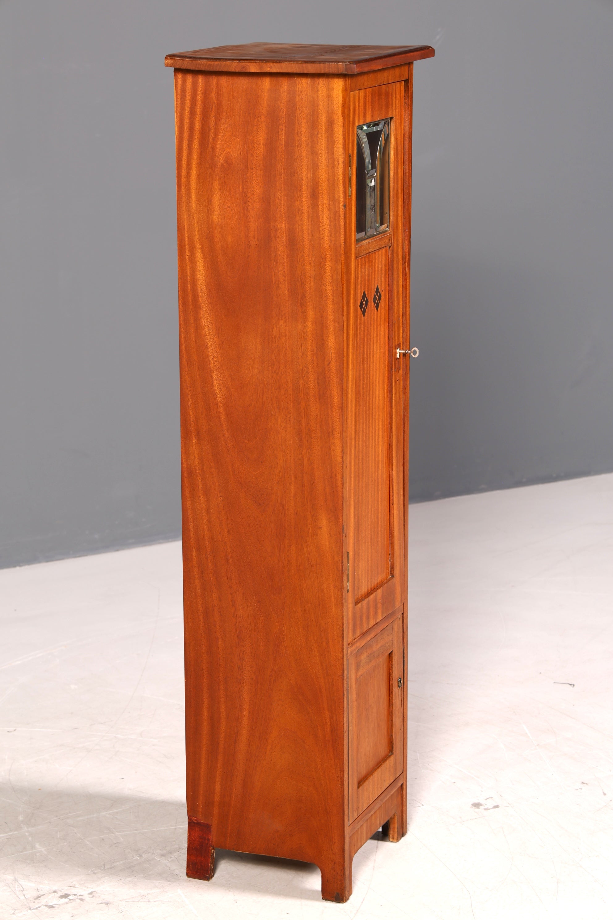 Stilvolle Jugendstil Vitrine Antiker Bücherschrank Eiche Glasvitrine Geschirrschrank Holzschrank