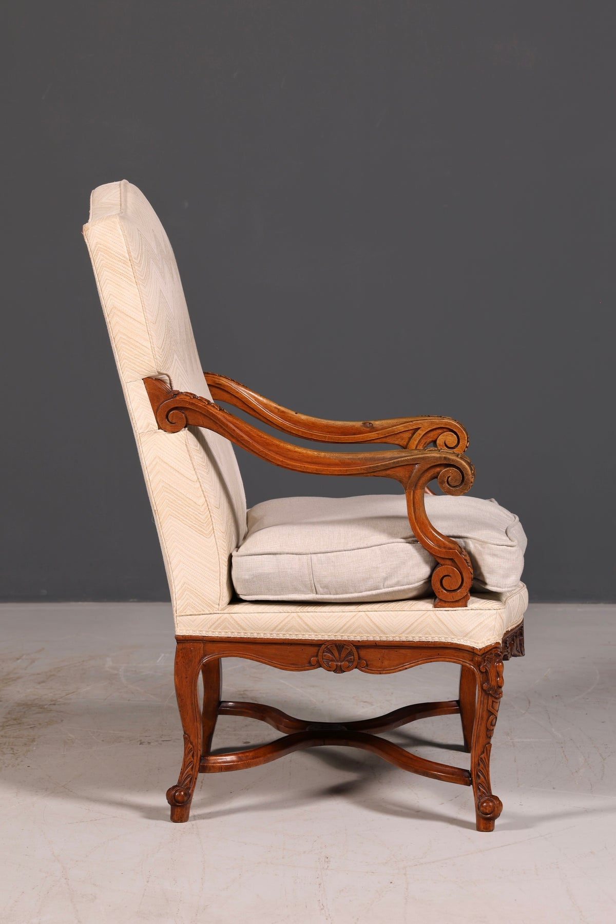 Elegant Louis Philippe Gründerzeit antique armchair with armrests and upholstery, 1 of 2