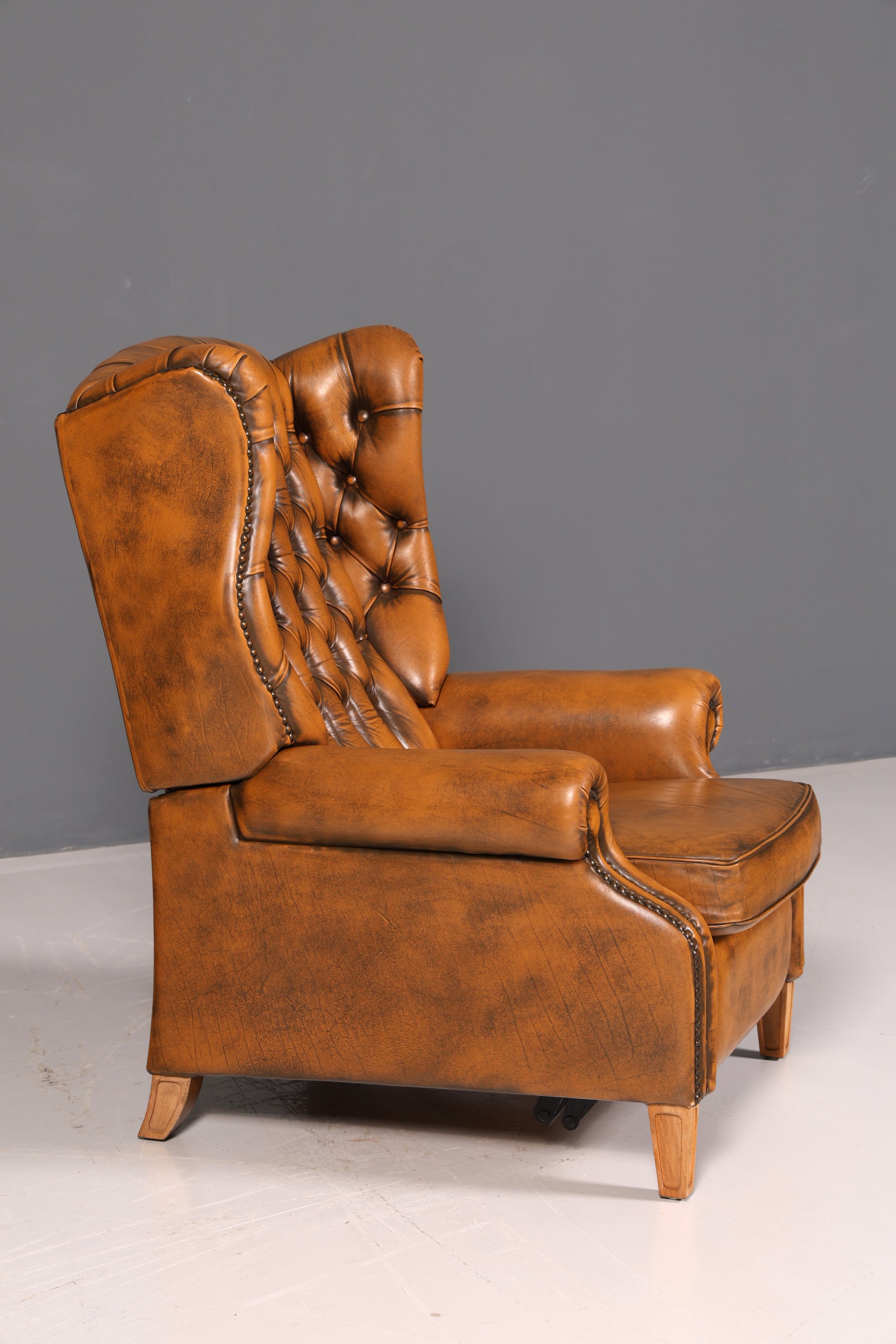 Original Chesterfield wingback armchair, genuine leather, English gentleman’s chair, leather armchair, soft leather, reclining function, antique vintage