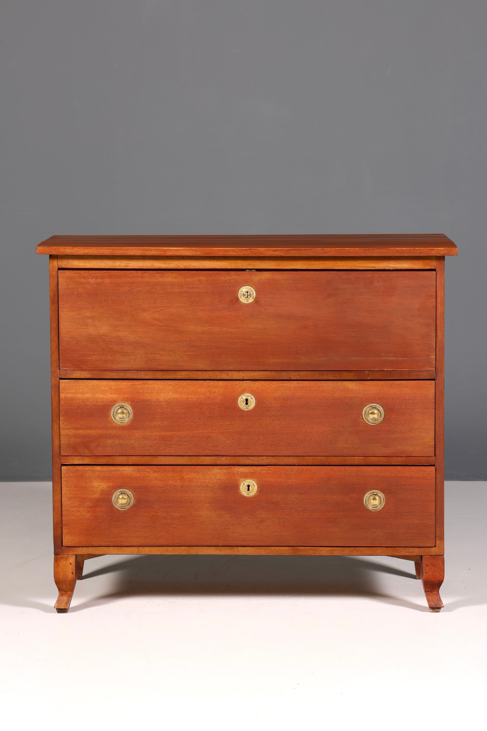 F826 Finish Antik Sekretär?