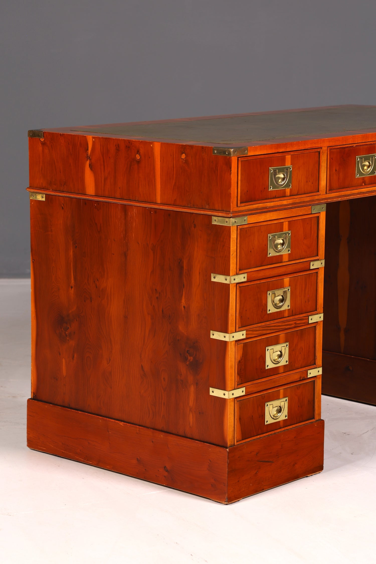 Edler Maritimer Schreibtisch Englischer Military Chest Bürotisch Office Table Echt Lederauflage Antik Vintage