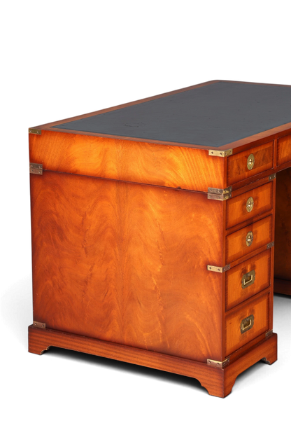 Hauptstadt Möblerei maritimer Military Chest Schreibtisch aus Holz mit schwarzer Lederauflage und Messingbeschlägen