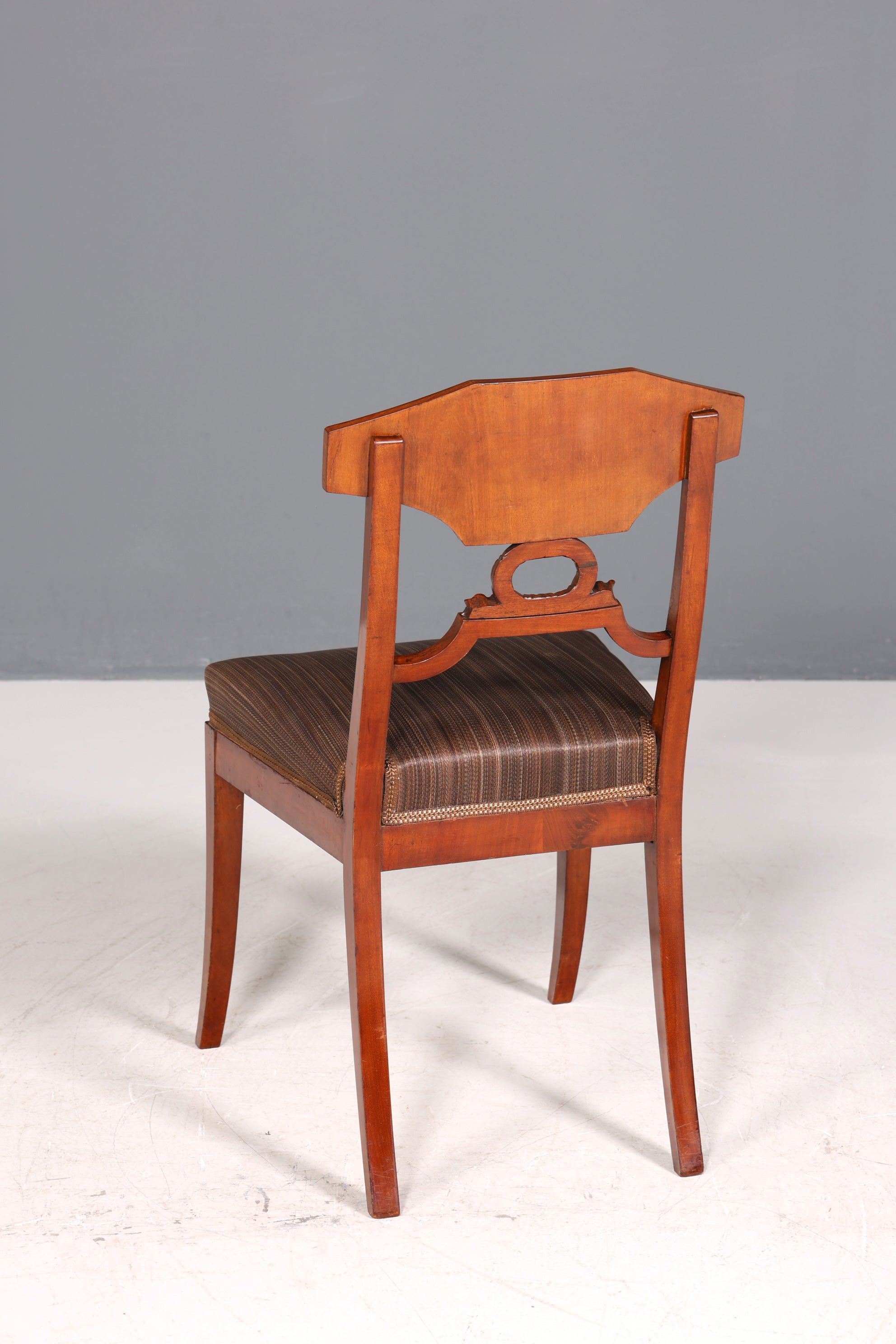 Traumhafter Biedermeier Stuhl Antik Küchenstuhl echt Holz Sekretär Stuhl Esszimmer Stuhl 1 von 2