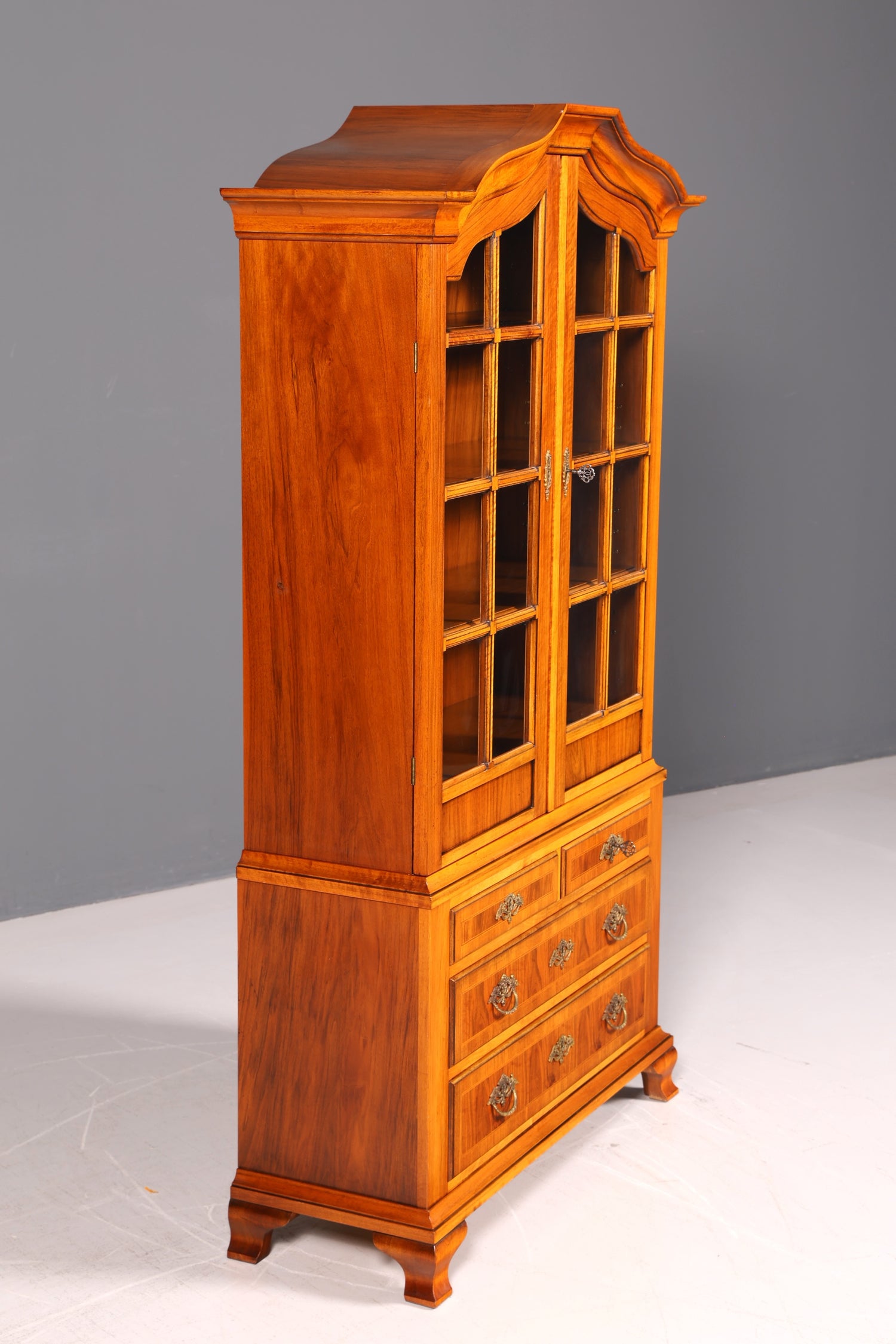 Wunderschöne Englische Vitrine Nussbaum Antik Bücherschrank Bibliothek Schubladen Massiv Holz Vintage