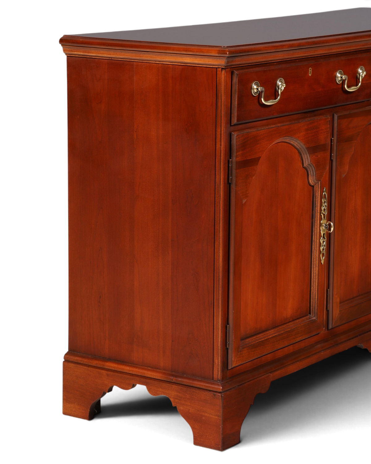 Hauptstadt Möblerei Drexel Heritage Sideboard aus dunklem Holz im Antik-Stil mit Messingbeschlägen und Schubladen