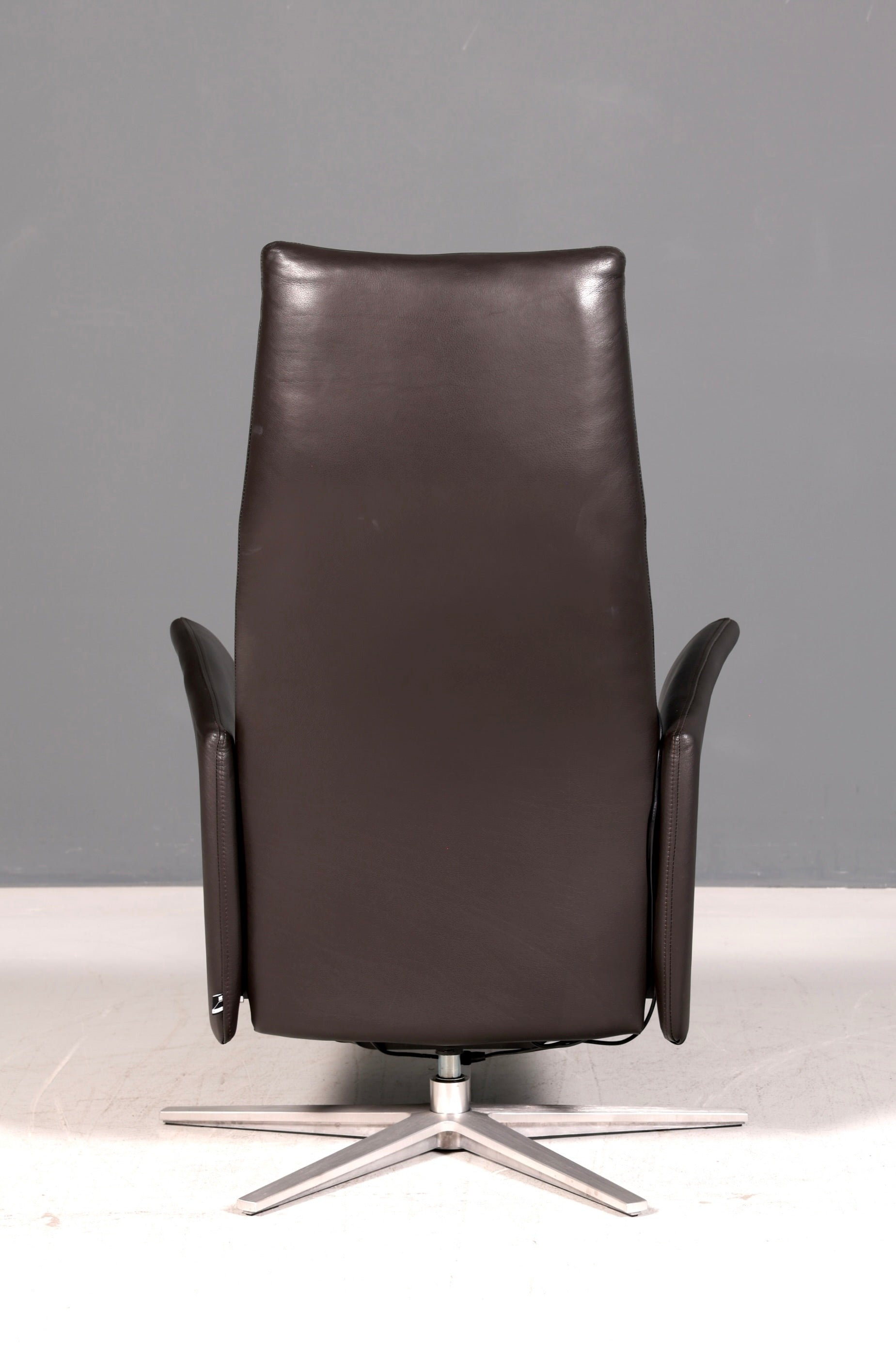 Wunderschöner Mid Century Relaxsessel echt Leder Fernsehsessel elektrisch verstellbar Lesesessel Komfort Design Ledersessel