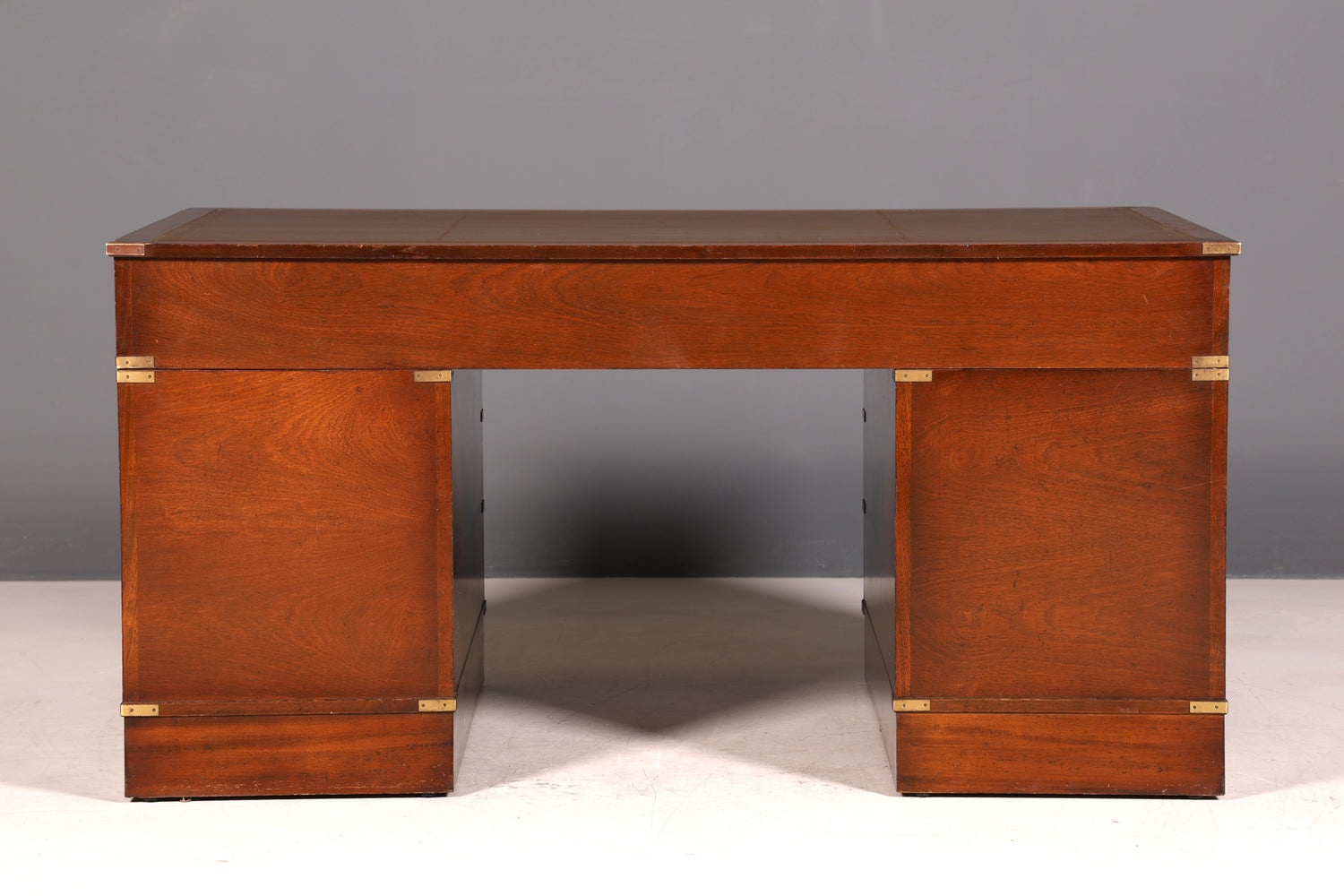 Stilvoller Maritimer Schreibtisch Englischer Military Chest Bürotisch Office Table mit echt Lederauflage