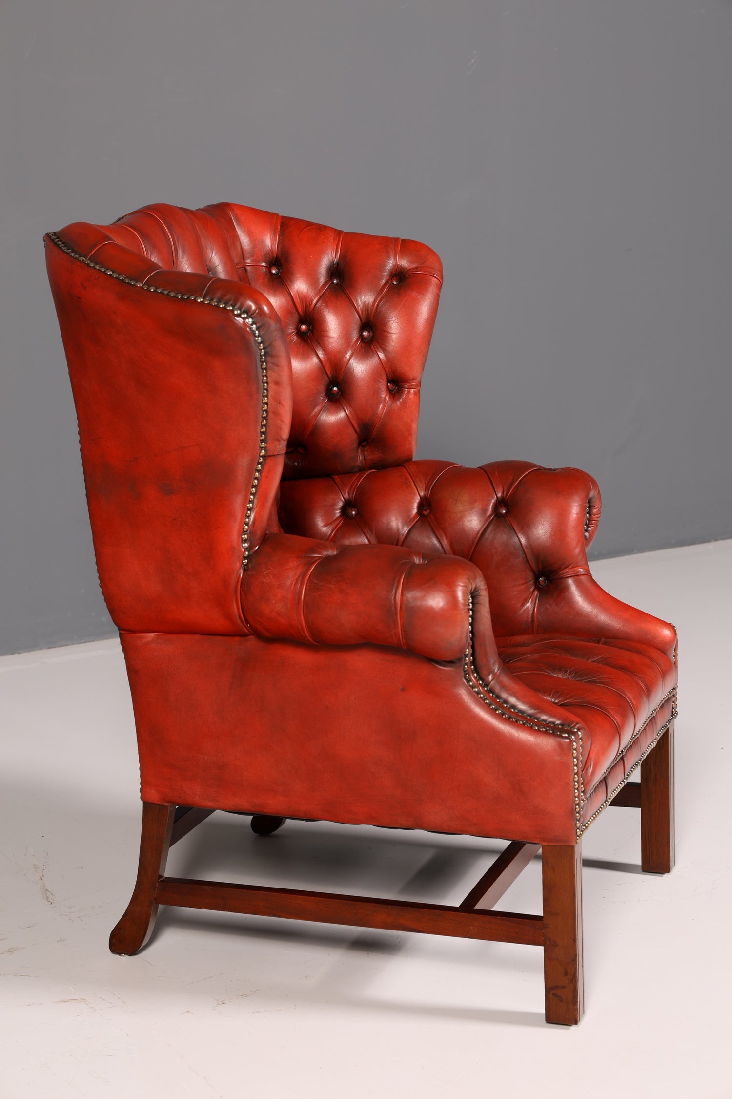 Original Chesterfield Ohrensessel mit Hocker Echtleder Englisch Herrensessel Ledersessel Antik Vintage