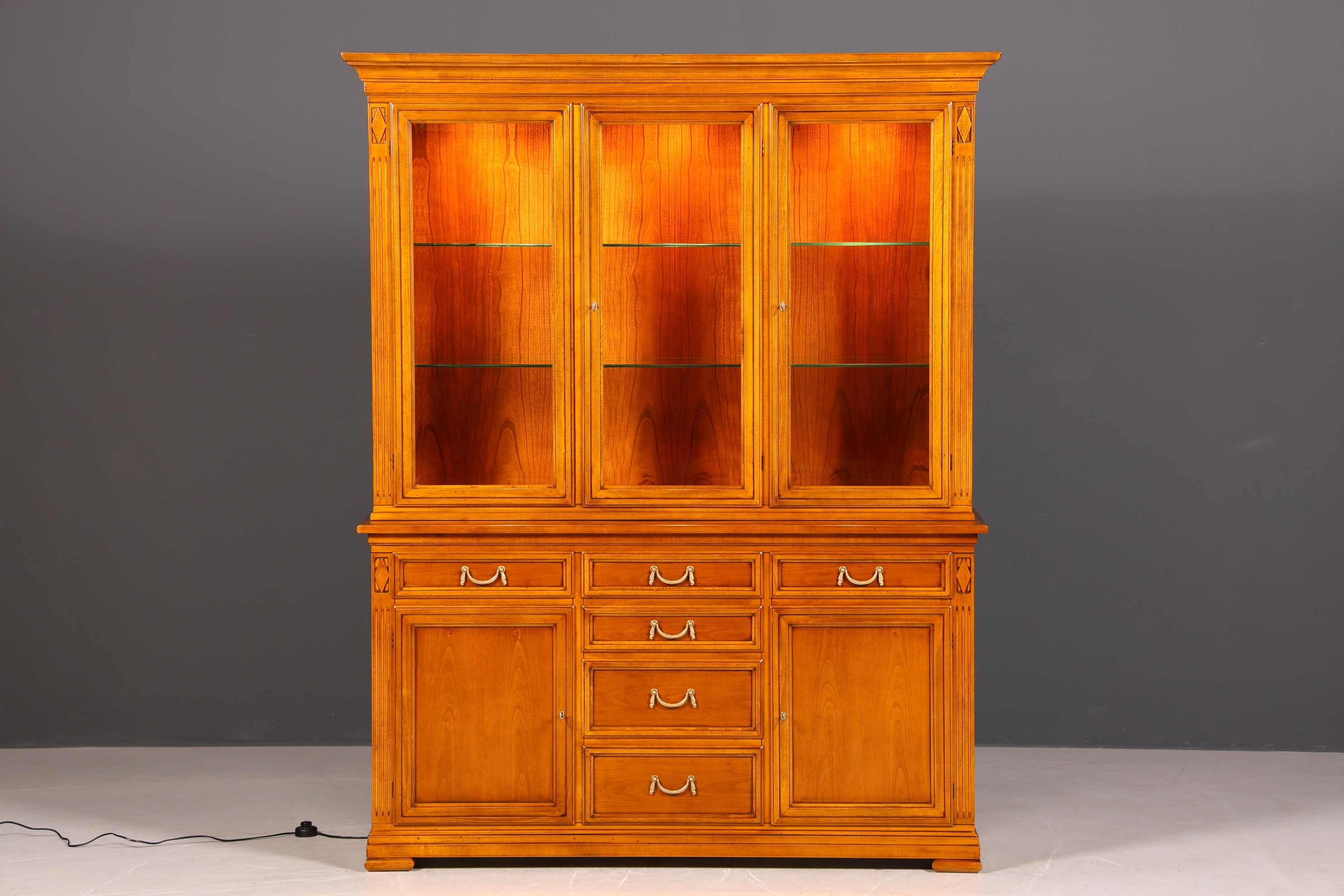 Wunderschöne Original Selva Vitrine Antik Stil massiv Holz Buffet Villa Borghese Schrank Bibliothek