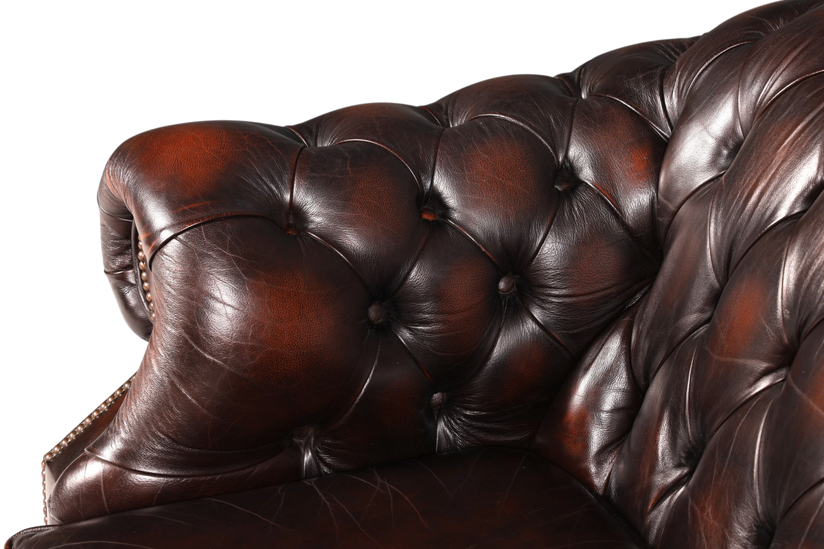 Hauptstadt Möblerei Chesterfield Centurion 2-Sitzer Sofa aus braunem Echtleder mit klassischer Knopfheftung
