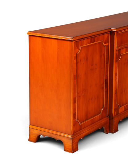 Hauptstadt Möblerei Heldense Sideboard aus englischer Eibe mit lebhafter Maserung und klassischem Design