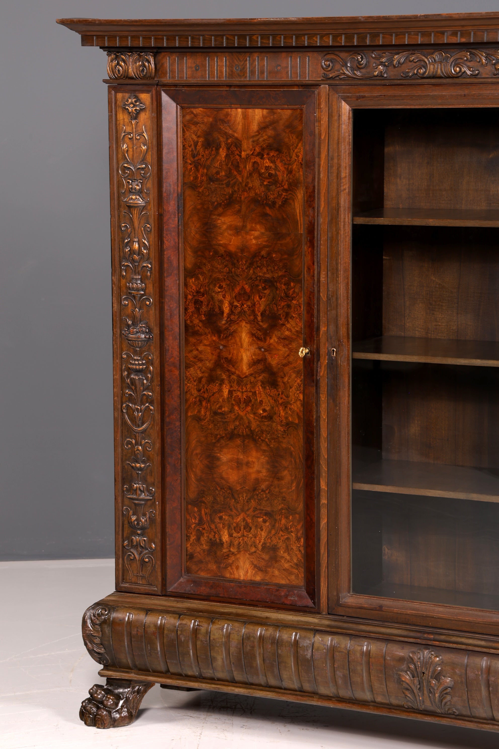 Beeindruckender Neorenaissance Bücherschrank Gründerzeit Vitrine Herrenzimmer Buffet Schrank Antik Massivholz