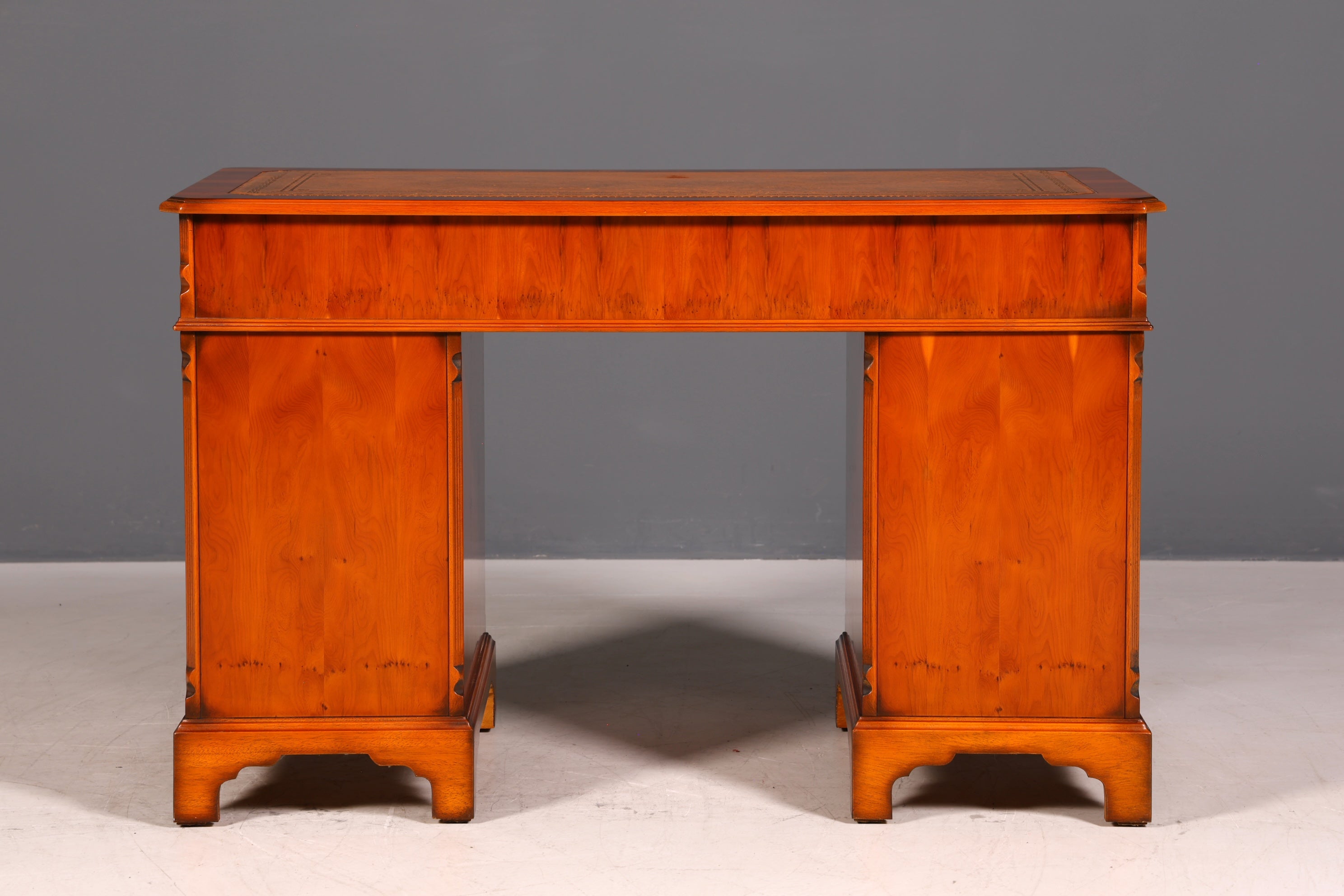 G616 Finish cm Wunderschöner Englischer Schreibtisch Englisch Eibe Desk Leder Auflage Antik Stil Bürotisch Office Desk (Kopie)