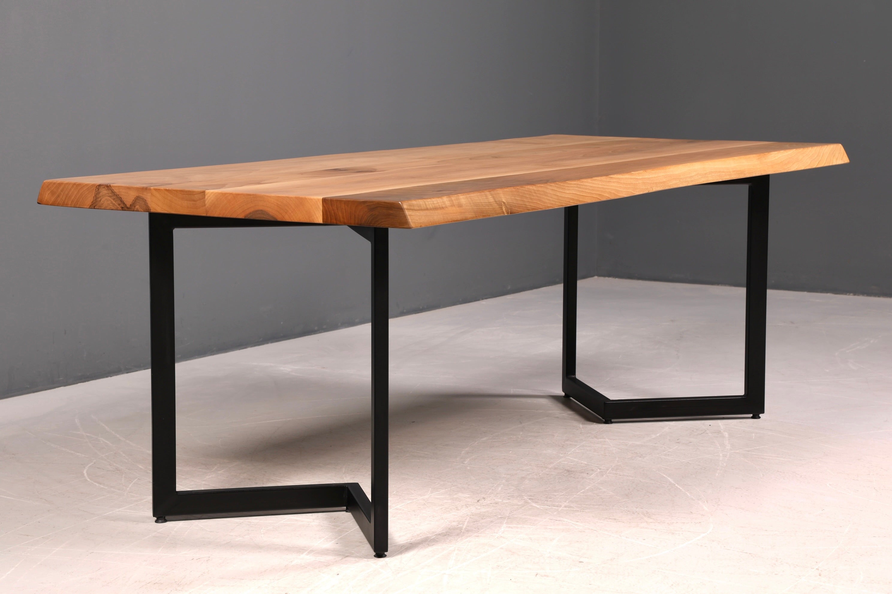 Wunderschöner Nussbaum Tisch 220cm-95cm Esszimmer Tisch Baumkanten Platte massiv Holz Küchentisch