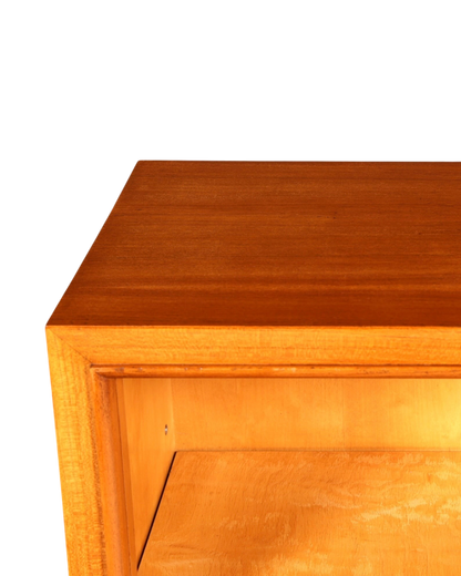 Hauptstadt Möblerei Mid Century Regal aus Holz mit schöner Maserung und hochwertiger Verarbeitung