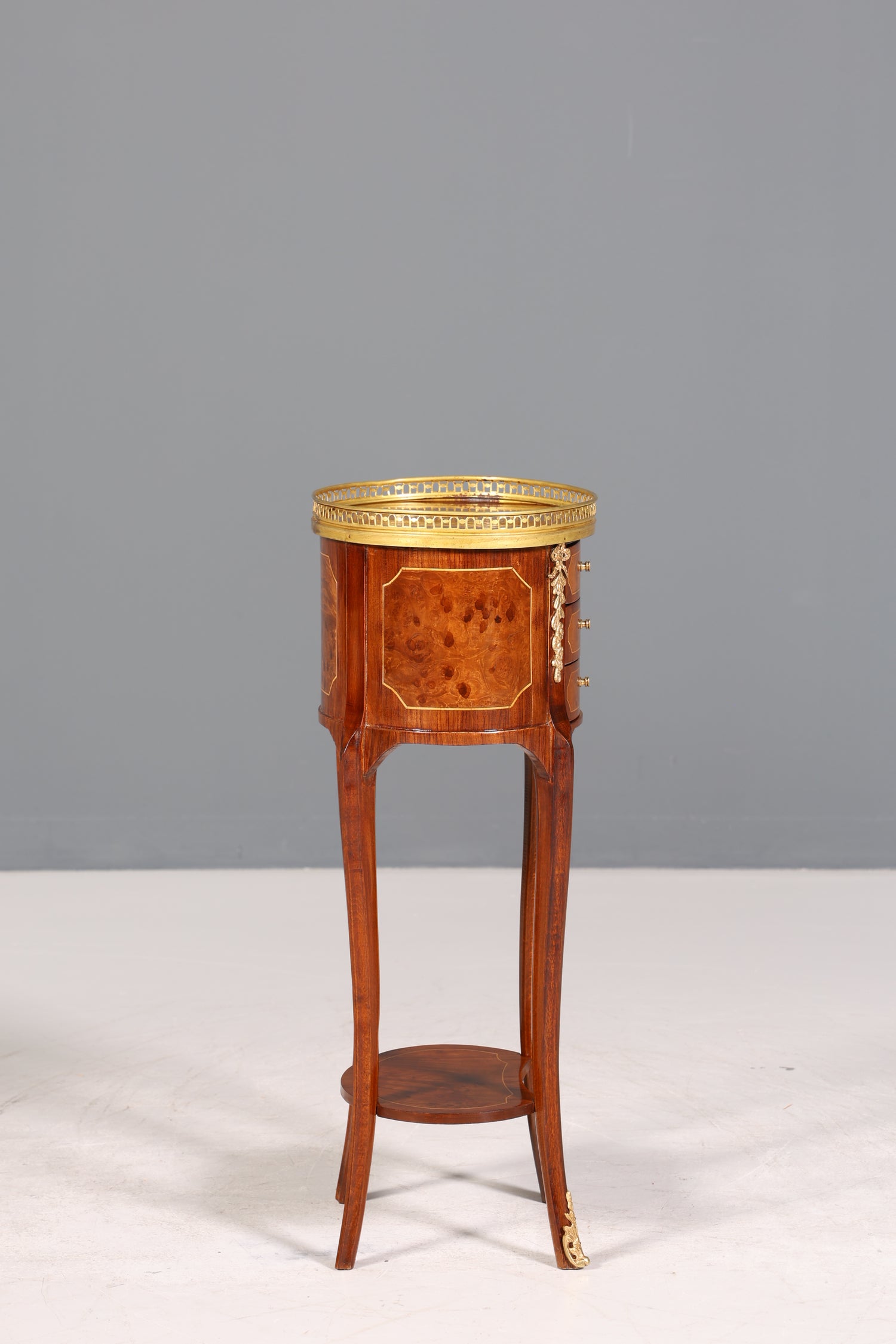 Edler Barock Louis XV Stil Beistelltisch Ablagetisch massiv Kommode Antik Stil