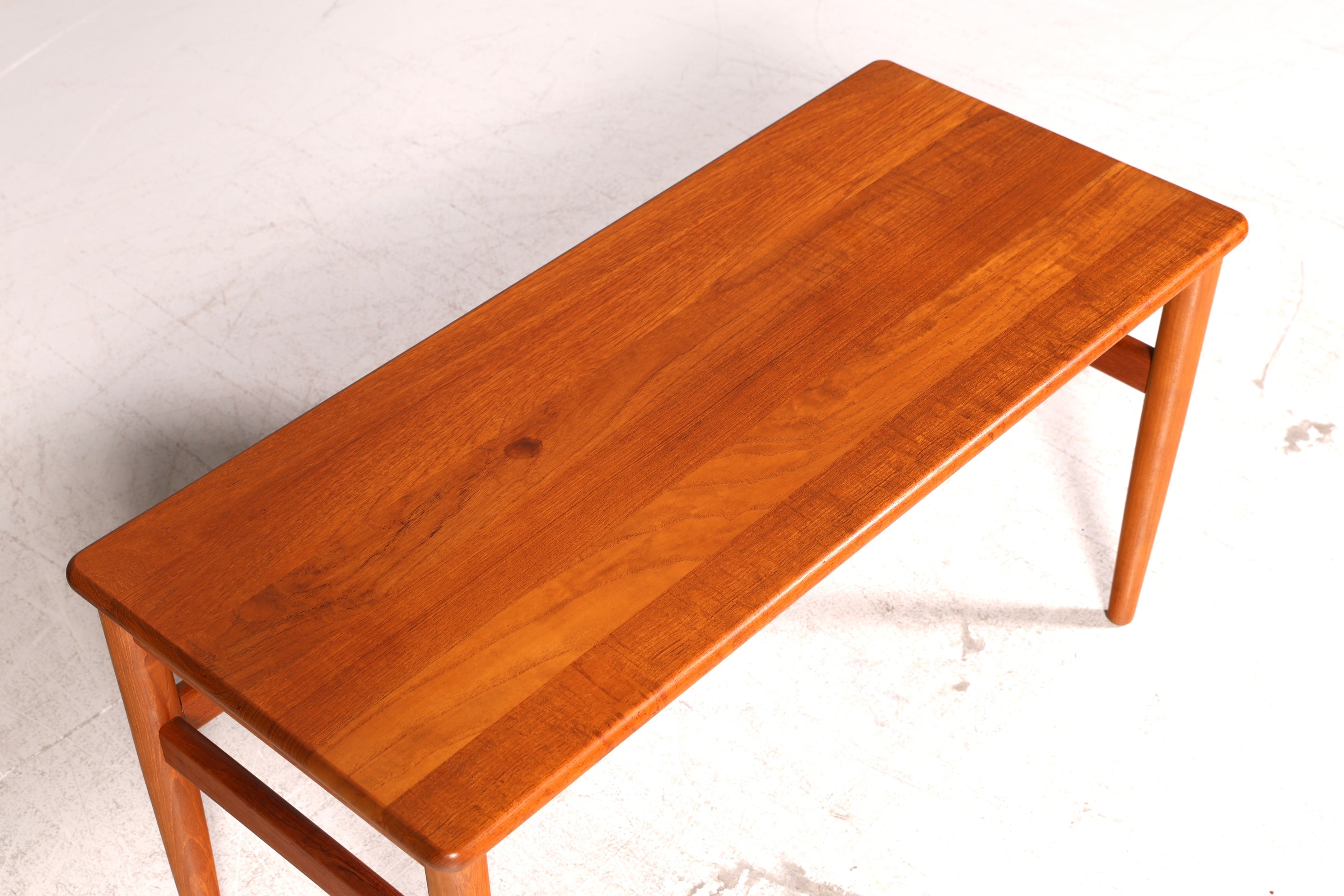 Wunderschöner Mid Century Couchtisch Teak Ablagetisch Vintage Coffee Table 70er Wohnzimmertisch 1 von 2