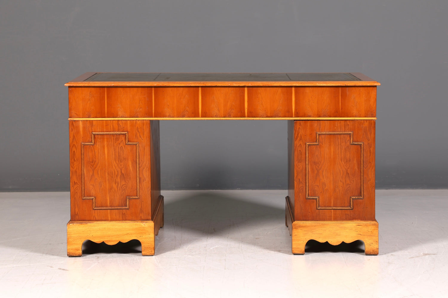 Wunderschöner Englischer Schreibtisch Eibe Echt Lederauflage Antik Stil Bürotisch Desk Office Schreibtisch Vintage