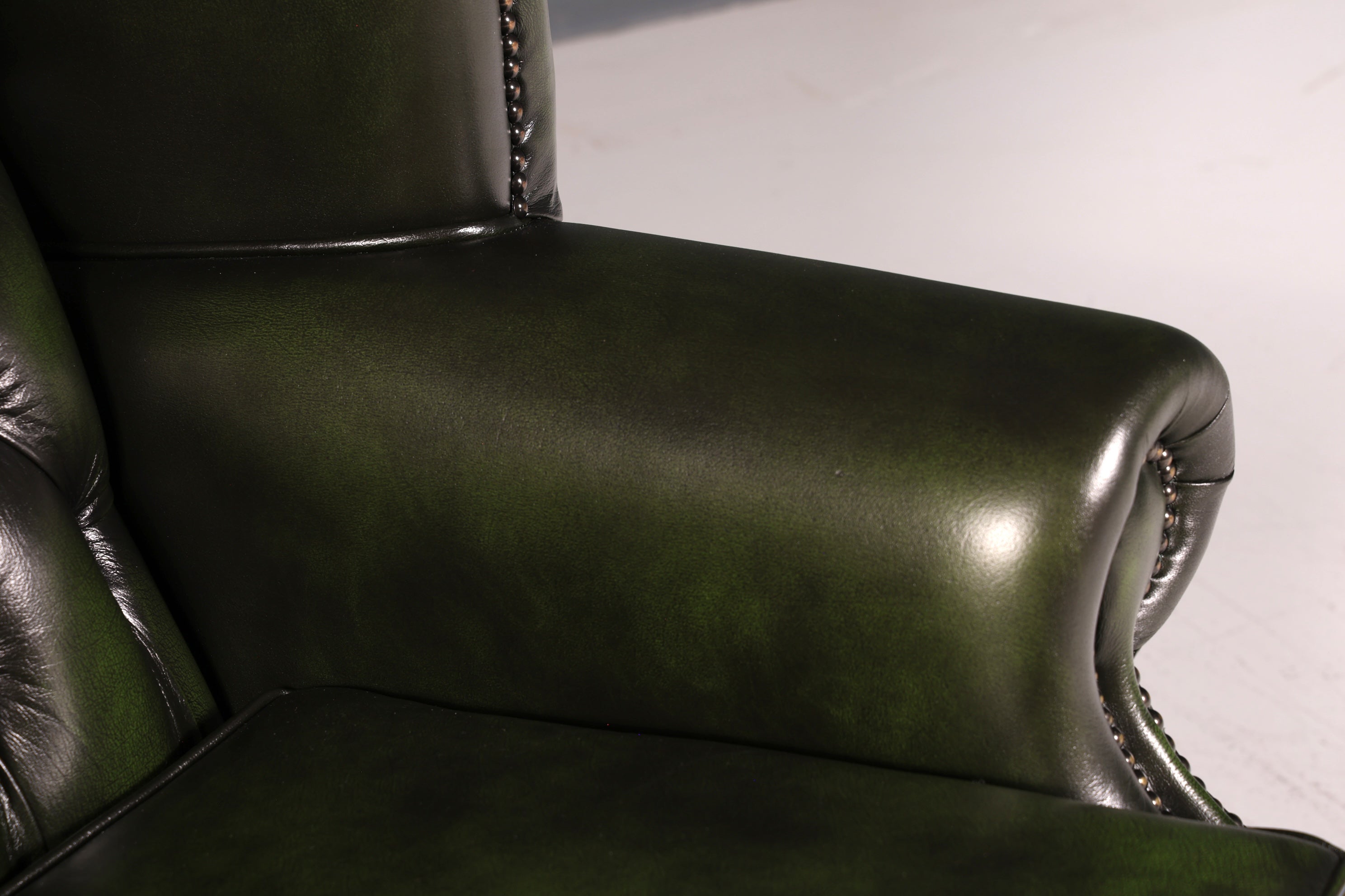 Wunderschöner Original Chesterfield Ohrensessel Grün Echt Leder Kingsgate Englisch Ohrenbackensessel Herrensessel UK