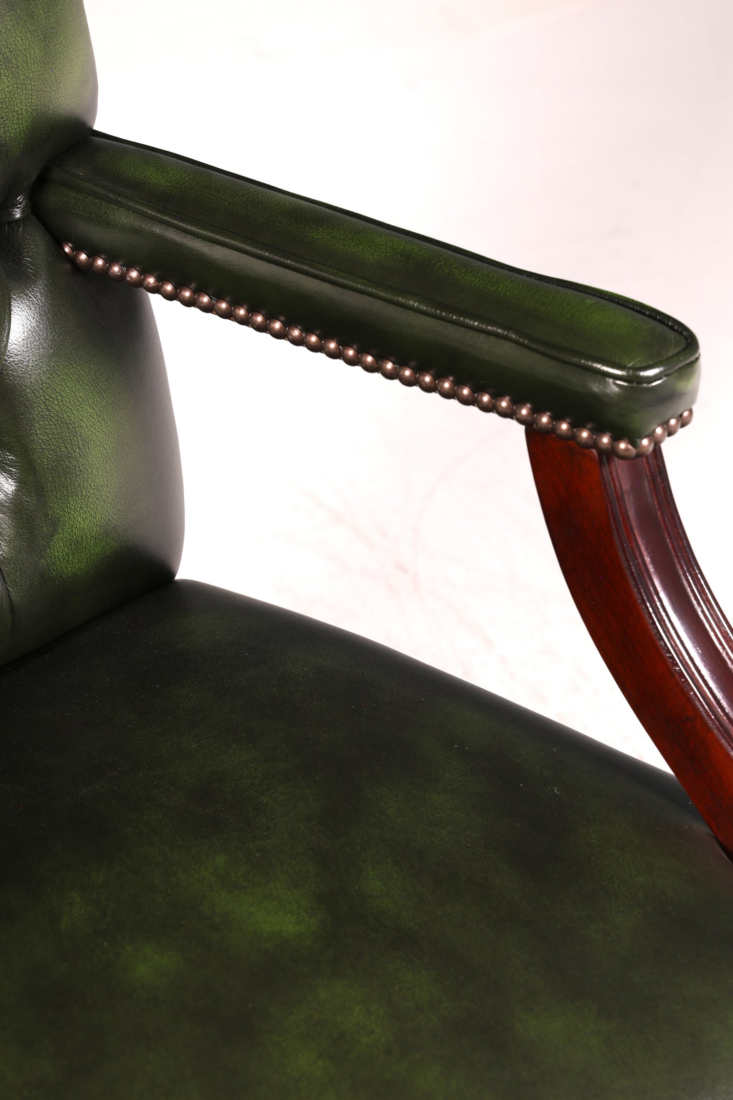 Wunderschöner Original Chesterfield Bürostuhl Grün Echt Leder Englisch Herrensessel Armlehnstuhl Drehsessel UK