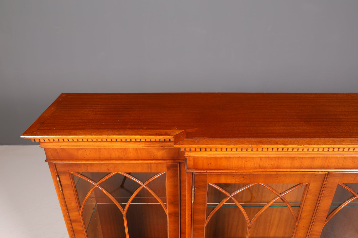Wunderschöner Englischer Vitrinenschrank Bücherschrank Bibliothek Vitrine Glasvitrine 60er Mid Century Geschirrschrank Highboard