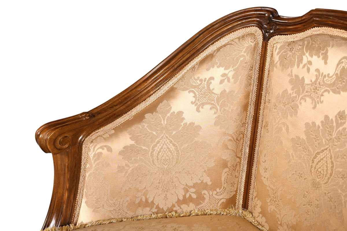 Hauptstadt Möblerei Chippendale Armlehnsessel im Barock Stil mit goldenem Samtbezug und geschwungenem Holzrahmen