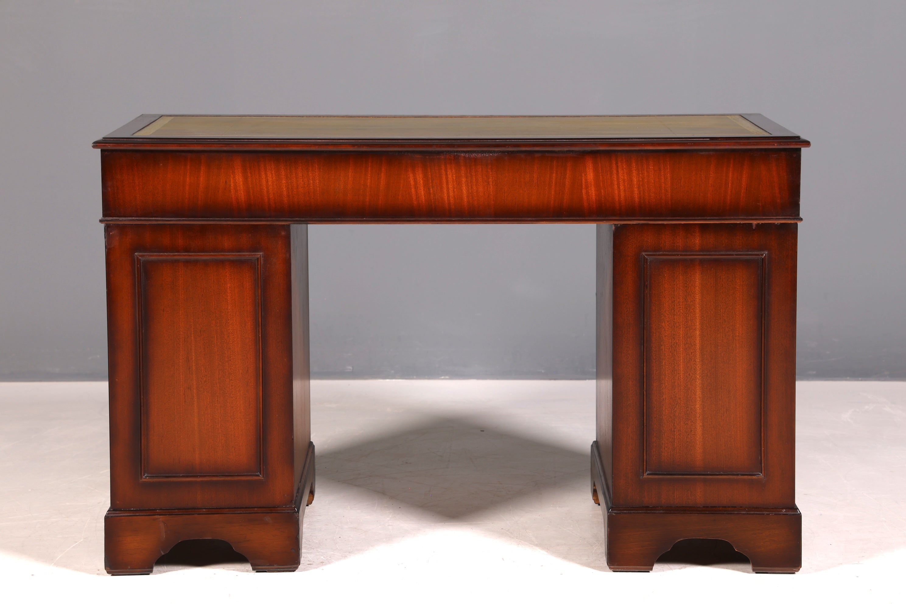G361 Finish Wunderschöner Englischer Schreibtisch echt Lederauflage Bürotisch Antik Stil Office Desk (Kopie)