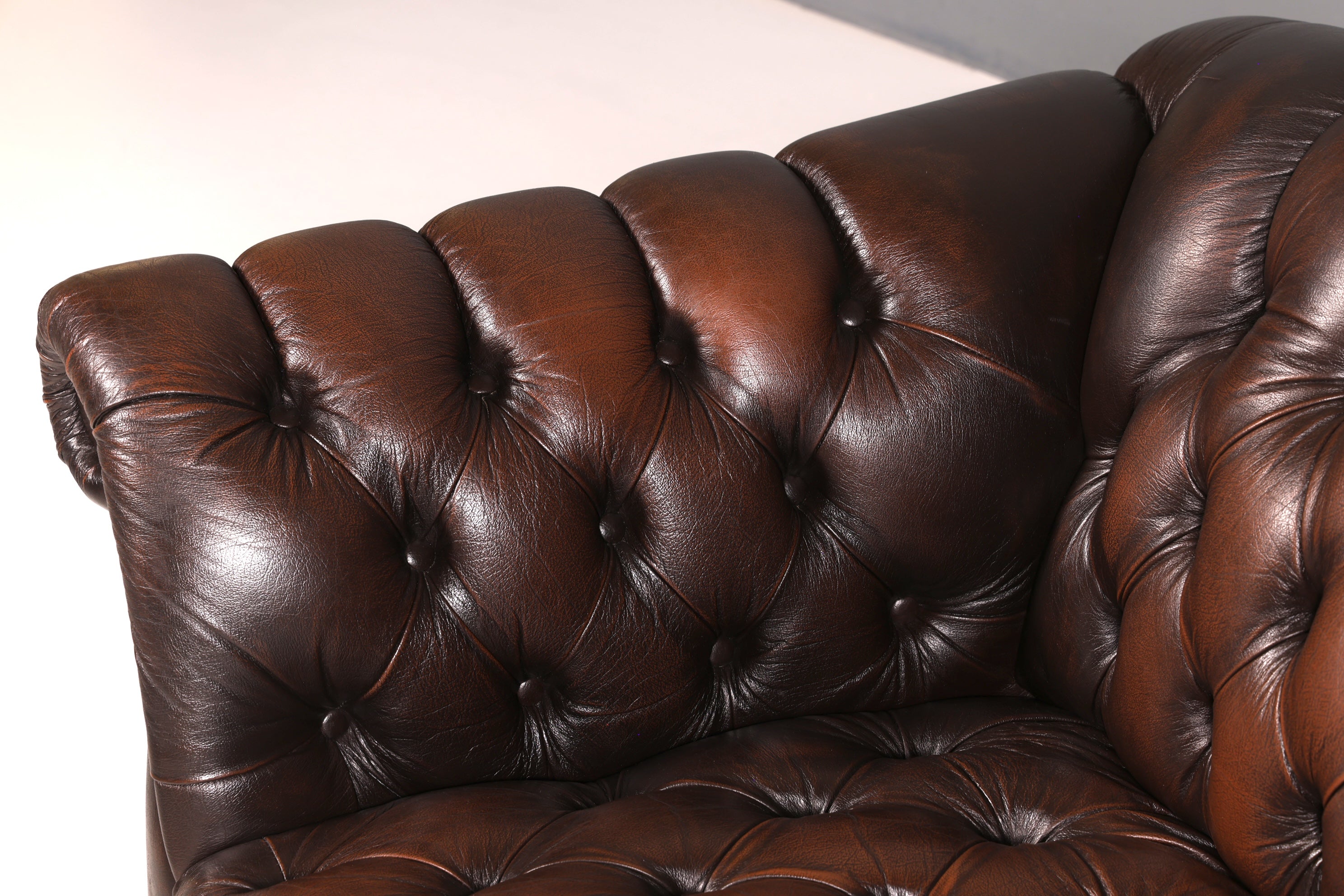 Wunderschönes Original Chesterfield 2er Sofa Englisch Herrenzimmer echt Leder 2- Sitzer Couch