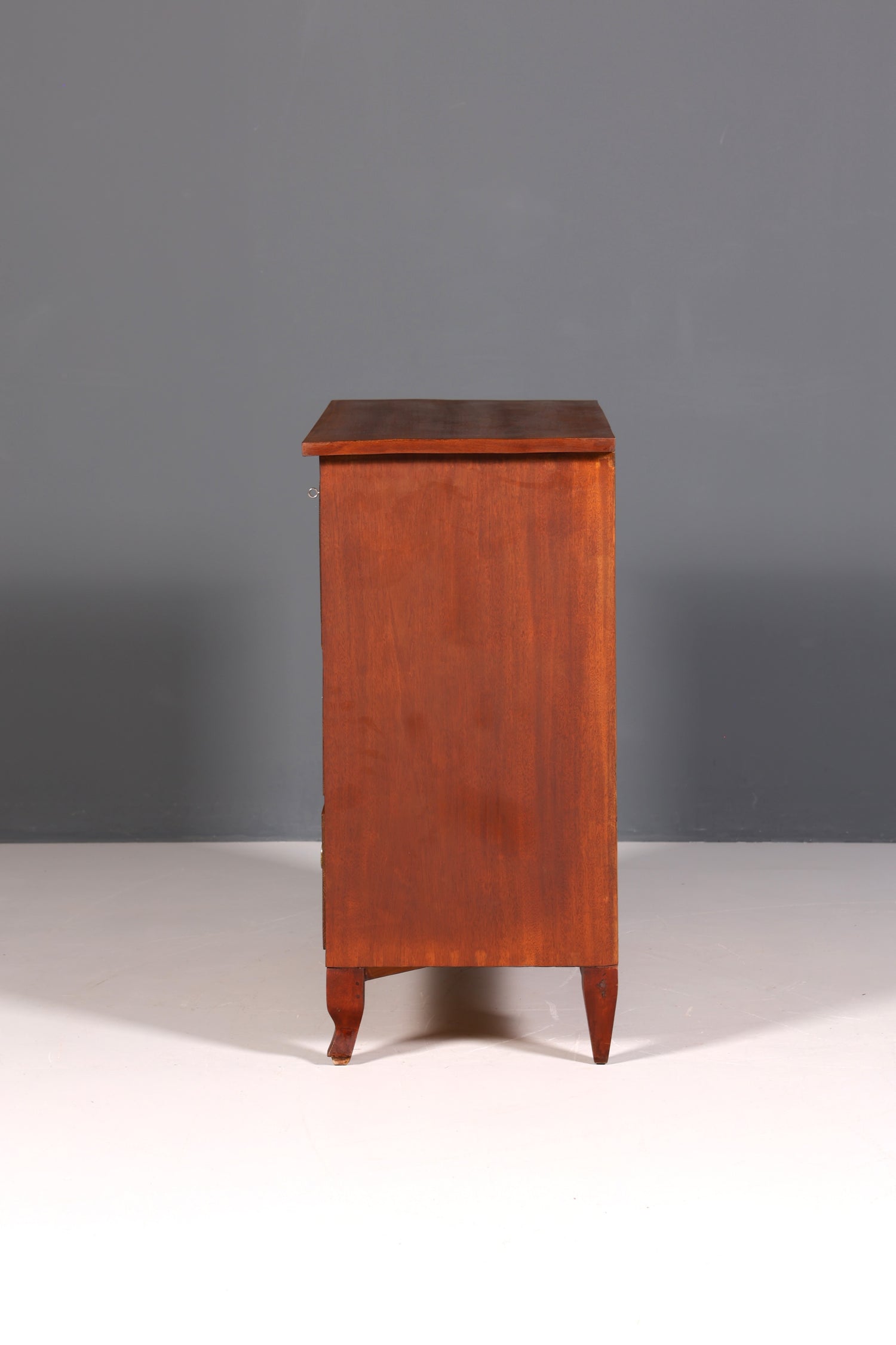 F826 Finish Antik Sekretär?