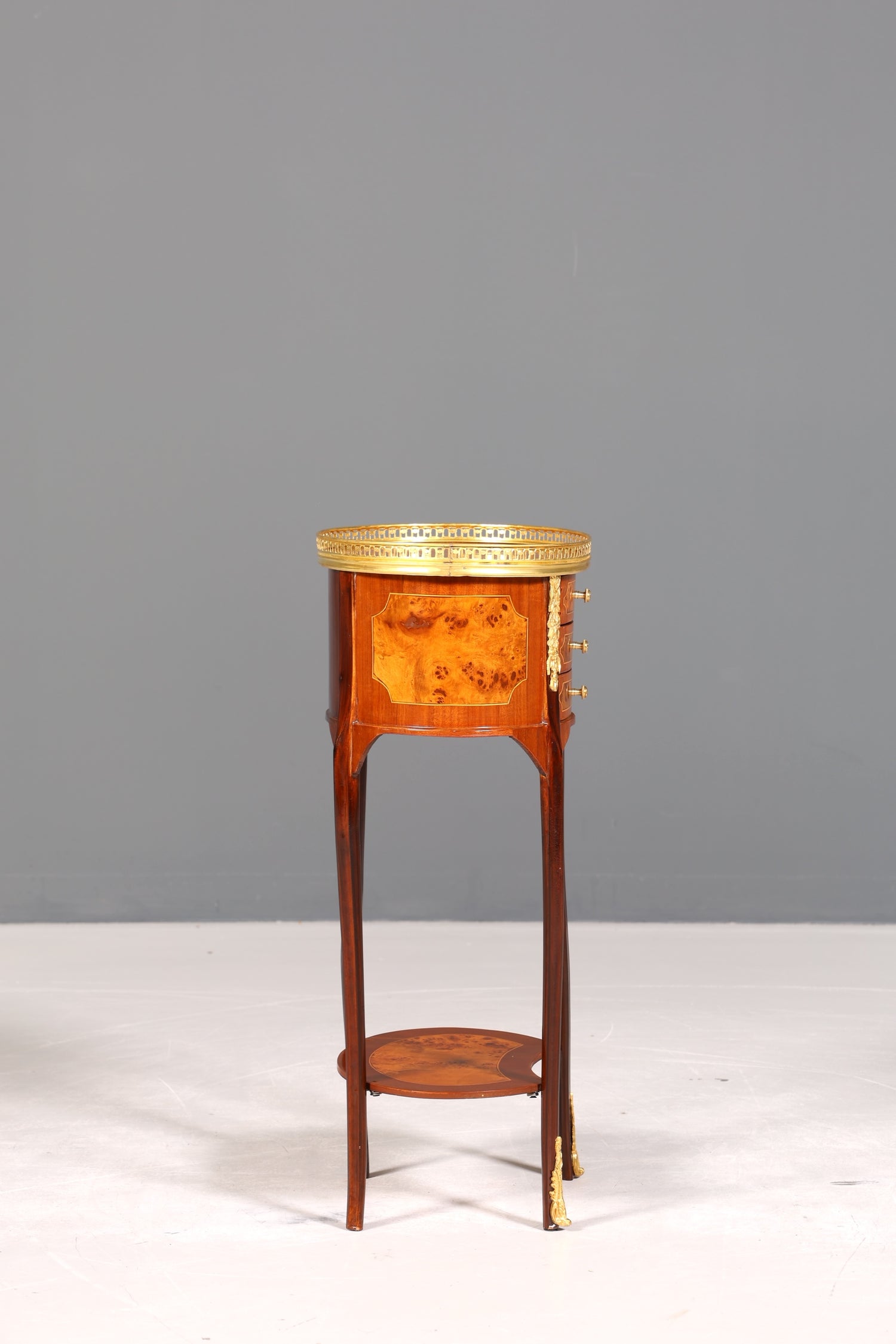 Wunderschöner Barock Louis XV Stil Beistelltisch Ablagetisch massiv Kommode Antik Stil