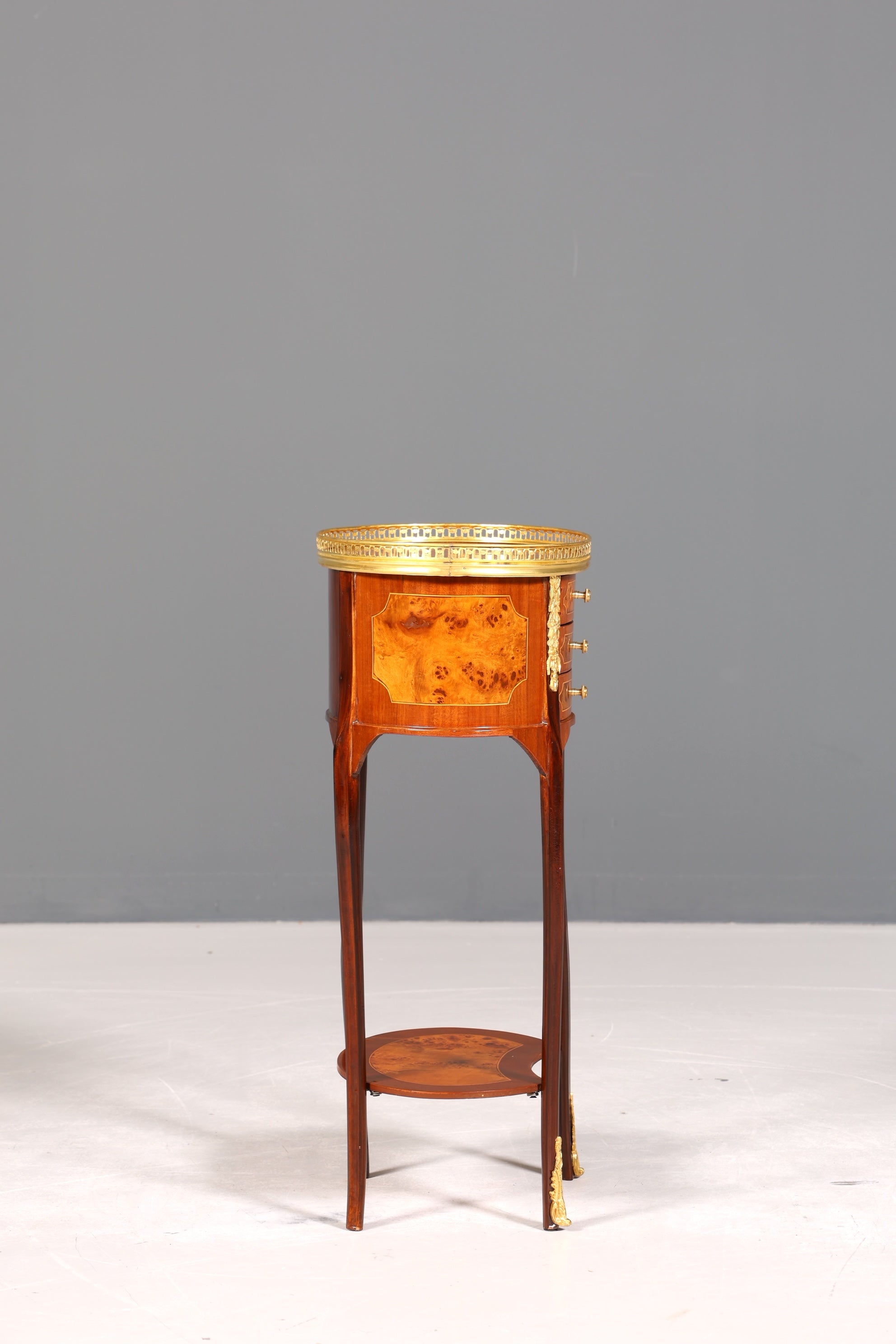 Wunderschöner Barock Louis XV Stil Beistelltisch Ablagetisch massiv Kommode Antik Stil