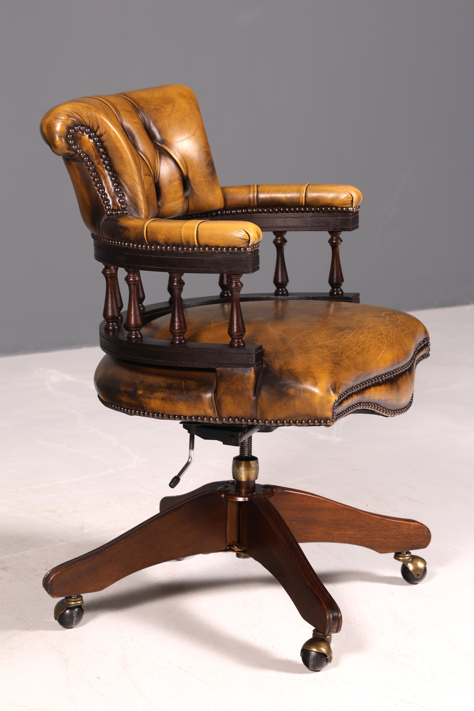Original Chesterfield Centurion Captain Chair Englisch grün echt Leder Sessel Bürostuhl Office Chair