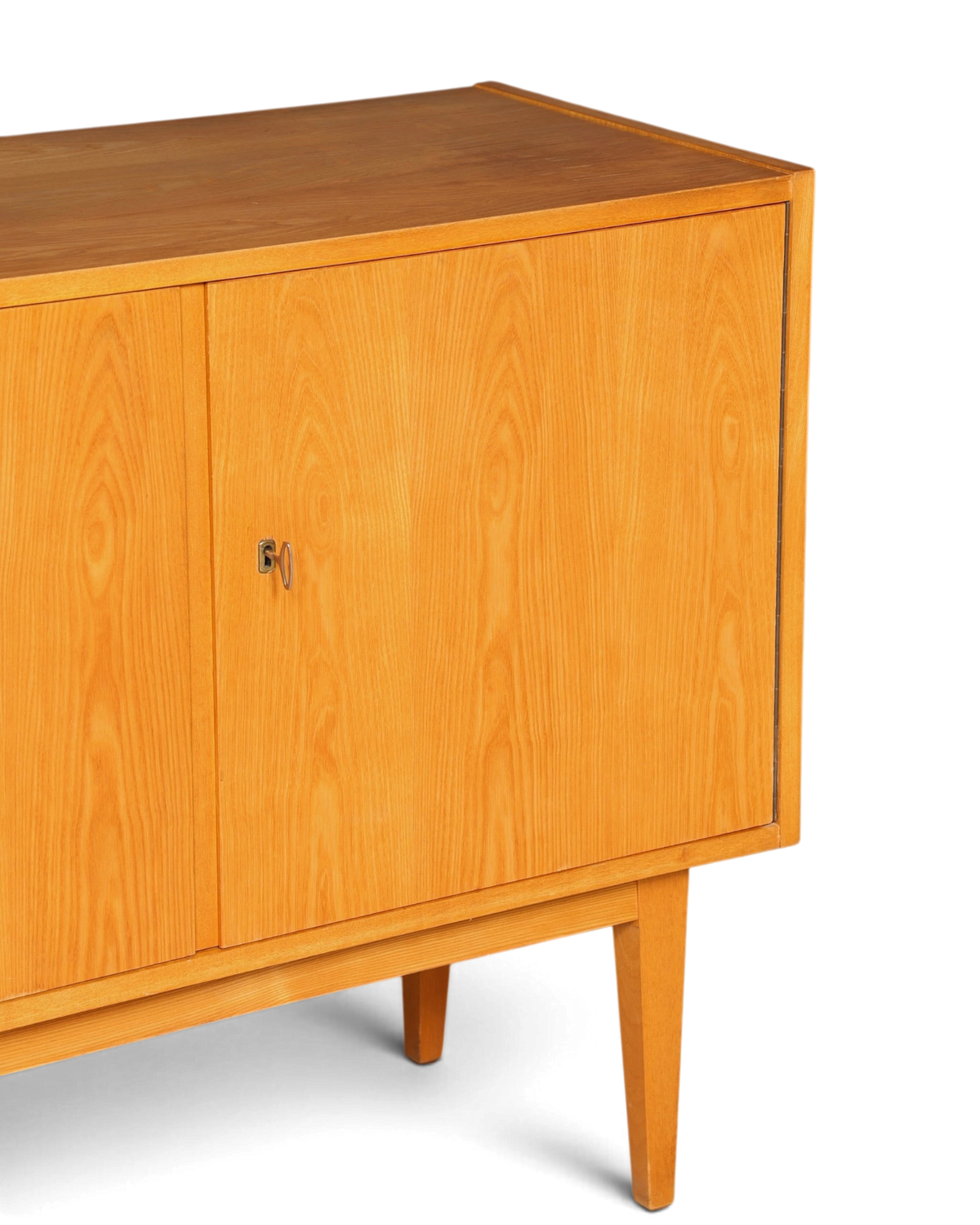 Hauptstadt Möblerei Hellerau Kommode Modell 602 von Franz Ehrlich aus hellem Holz im Mid-Century-Design