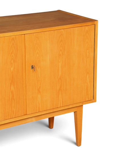 Hauptstadt Möblerei Hellerau Kommode Modell 602 von Franz Ehrlich aus hellem Holz im Mid-Century-Design