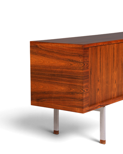 Beeindruckendes Original Hans J. Wegner für RY Møbler Modell RY 25 Sideboard Palisander Holz TV Kommode Vintage Schiebetür Schrank 2 von 2