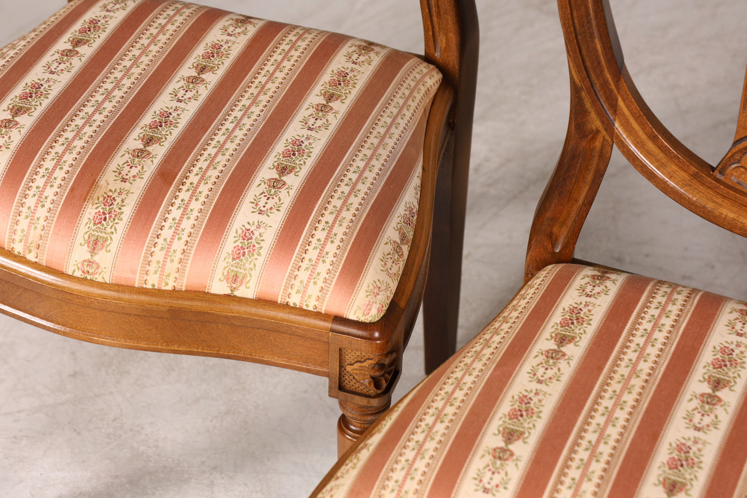 4x Traumhafte Stühle im Gustavianischer Stil Englisch Stil Küchenstühle Antik Stil Esszimmer Stuhl Set