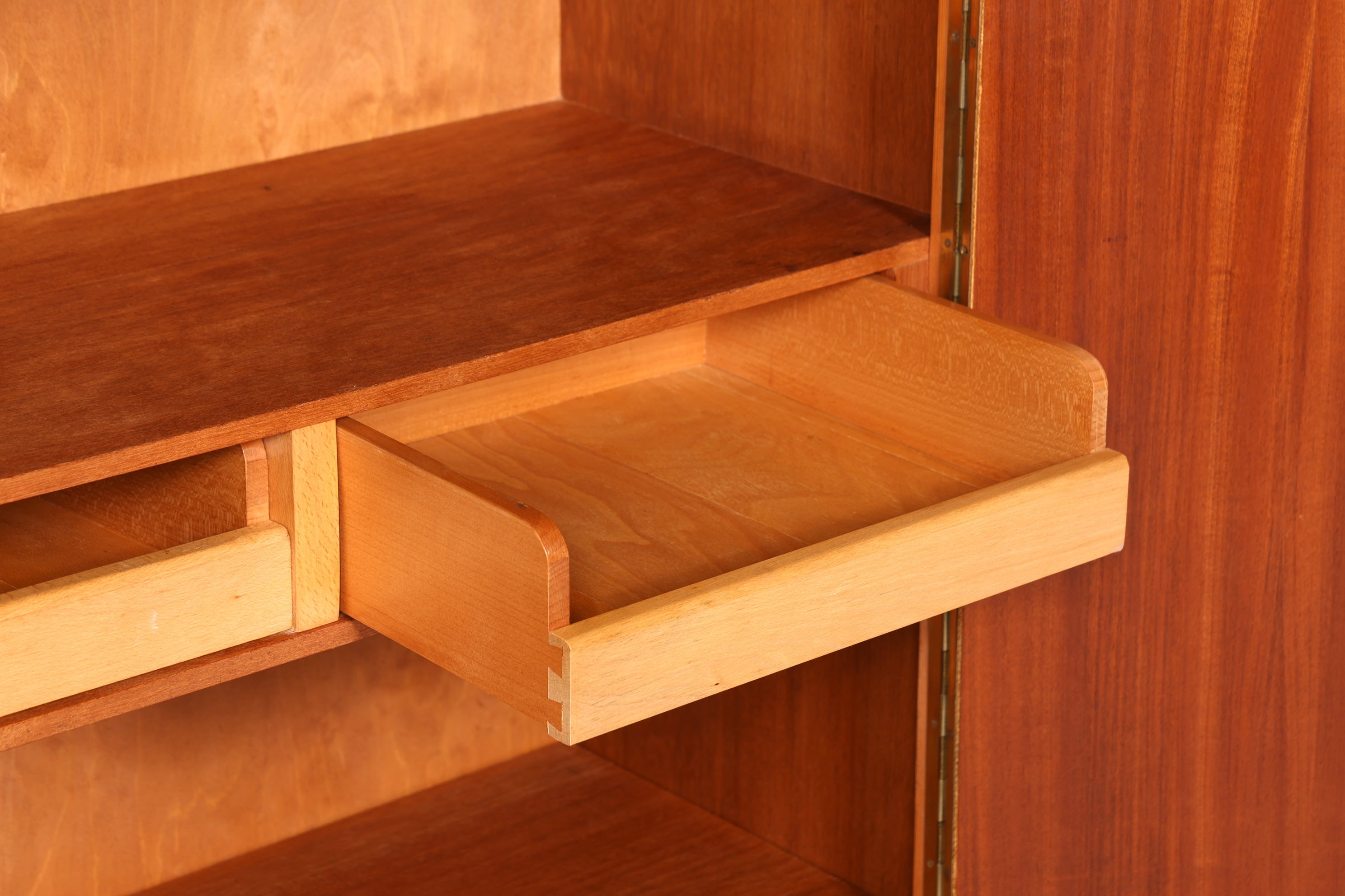 F879 Finish cm Wunderschöner Mid Century Schrank 60er Jahre Wäscheschrank Aktenschrank Kommode (Kopie)