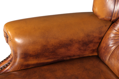 Hauptstadt Möblerei Chesterfield Ohrenbackensessel aus braunem Echtleder mit klassischer Knopfheftung und Armlehne