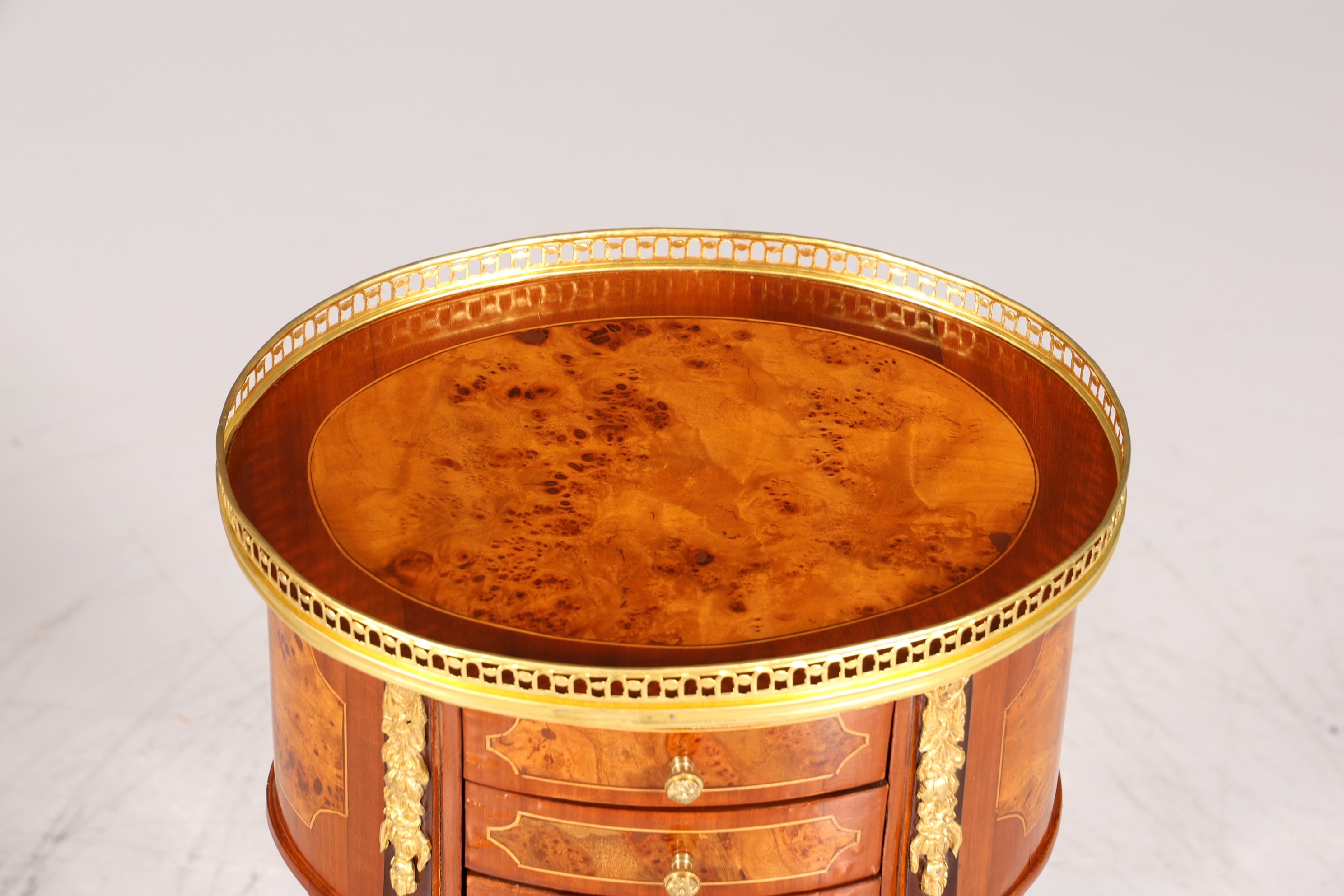 Wunderschöner Barock Louis XV Stil Beistelltisch Ablagetisch massiv Kommode Antik Stil