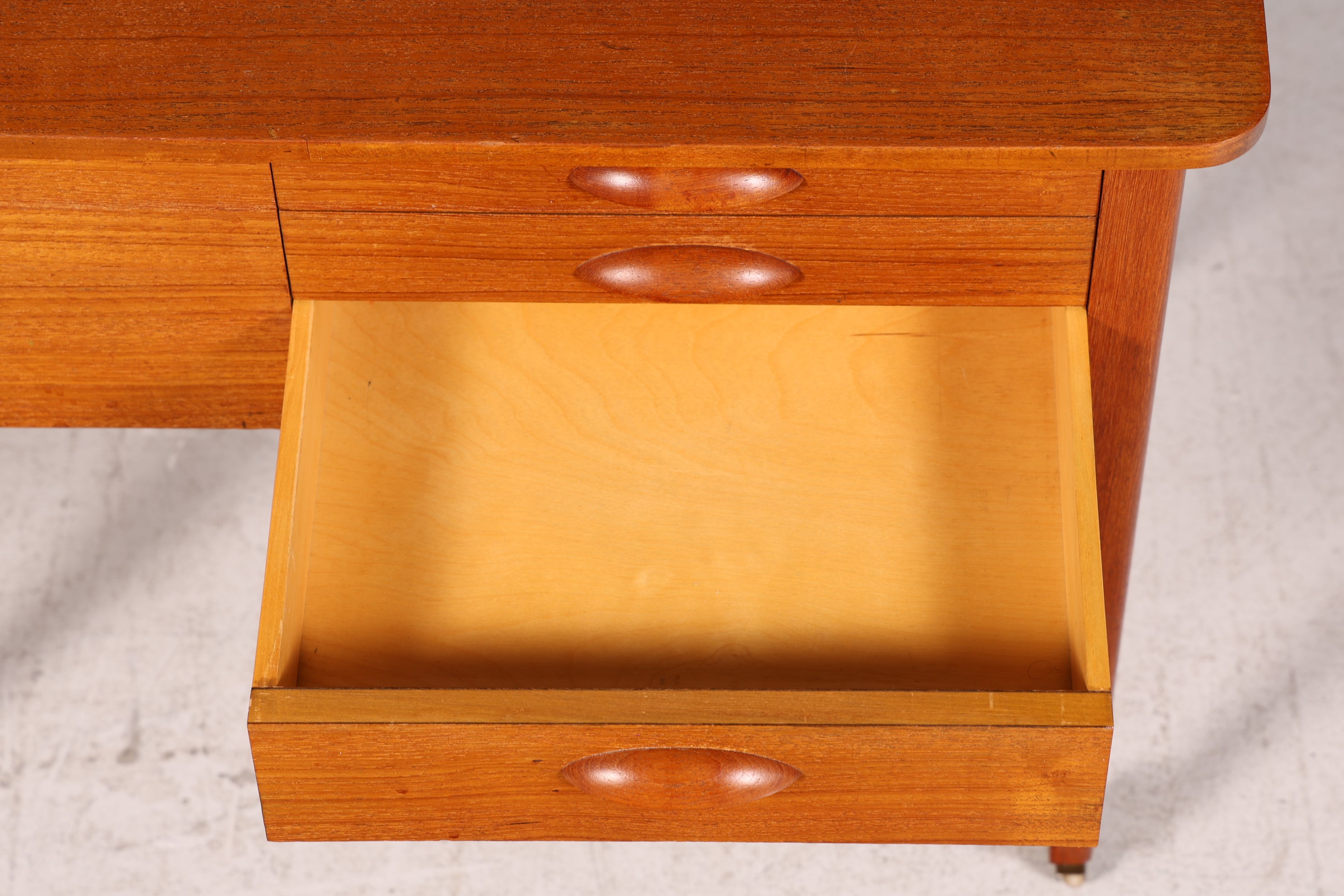 Wunderschöner Mid Century Beistelltisch Nähkasten Nähtisch Retro 60er Rolltisch Vintage Holz Skandinavisch