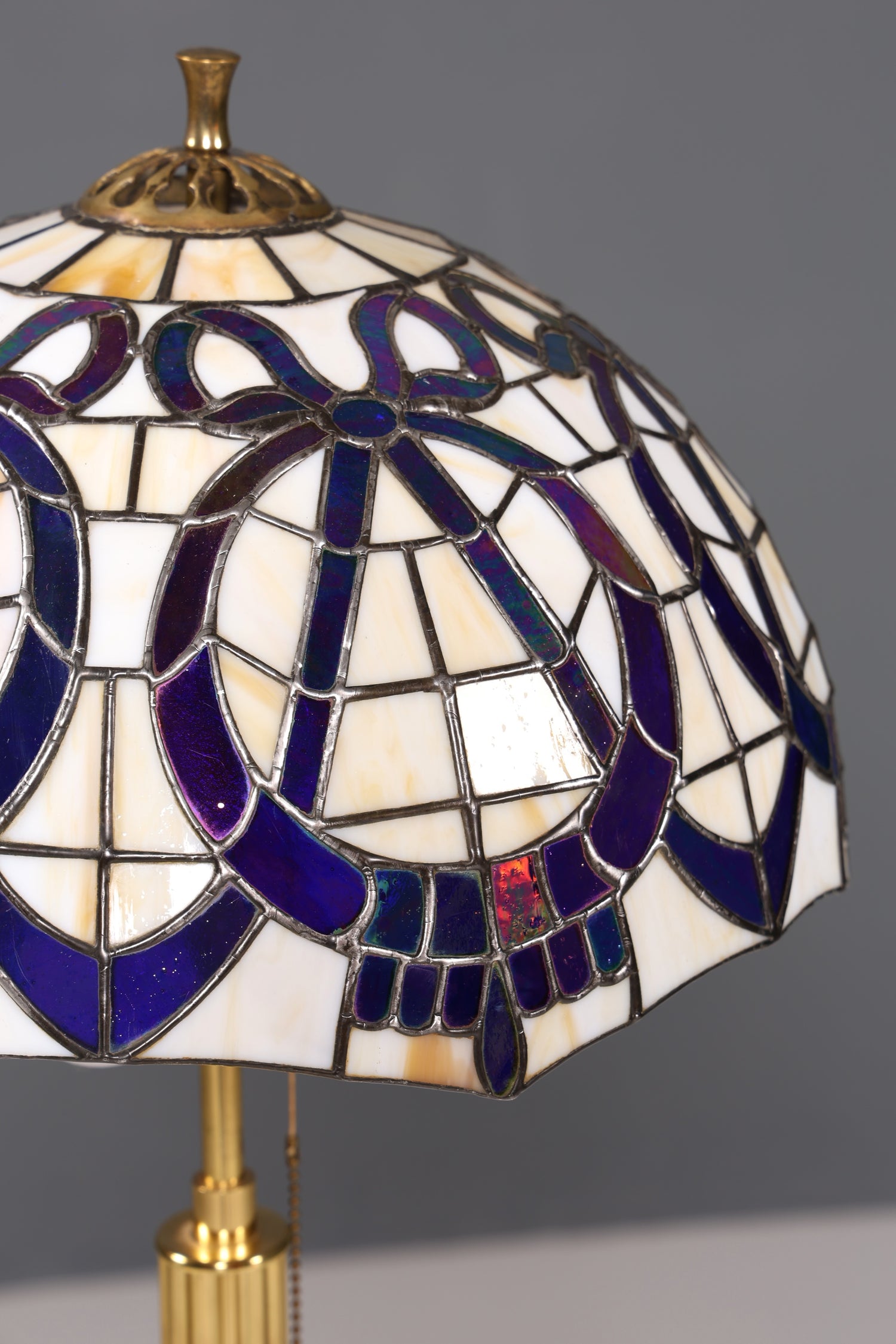 Traumhafte Antike Tiffany Lampe Glaslampenschirm Messingfuß Stehlampe Leselampe