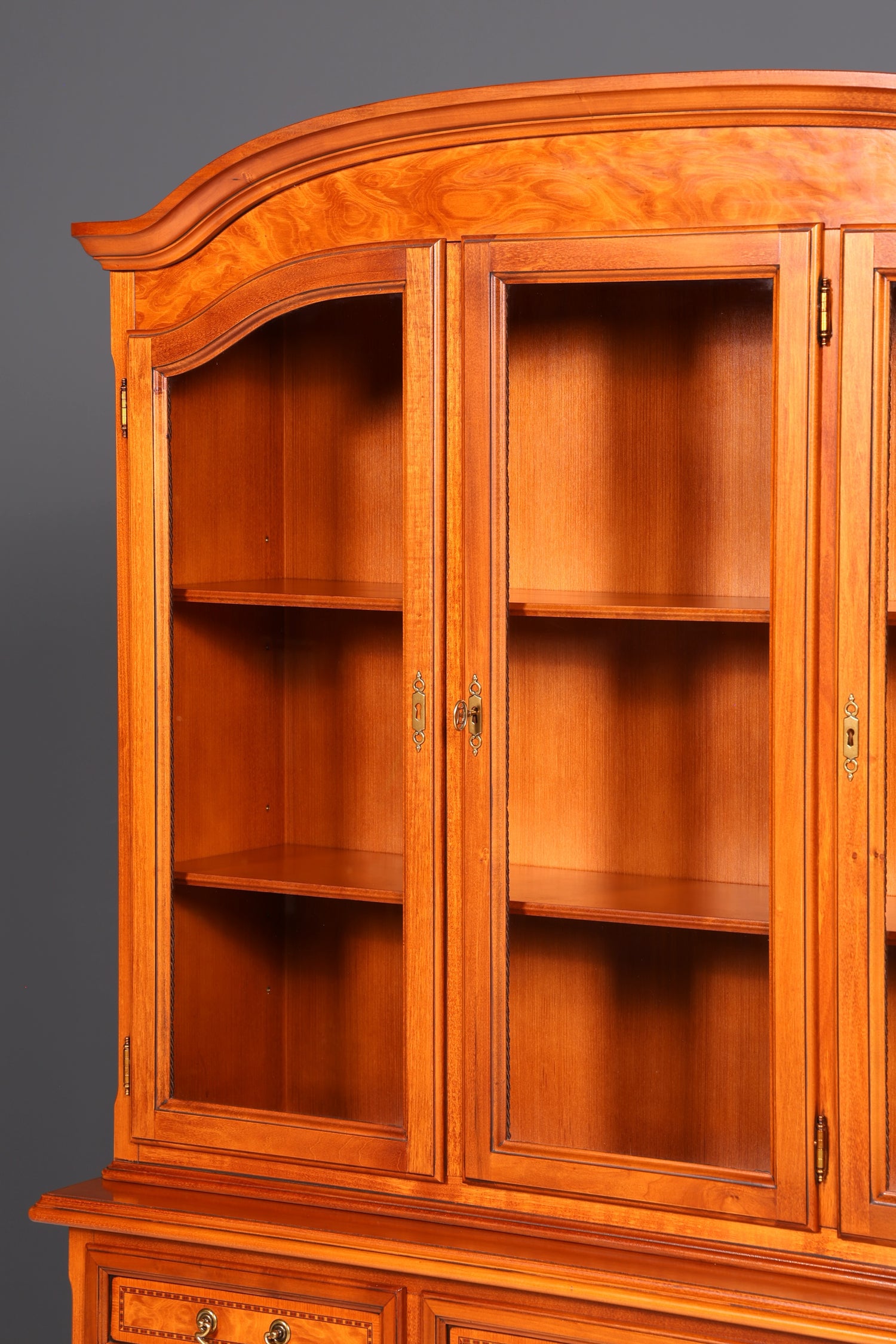 Traumhafte Original Selva Vitrine Epoca Antik Stil Buffet Schrank Bibliothek Kirschholz Glasvitrine