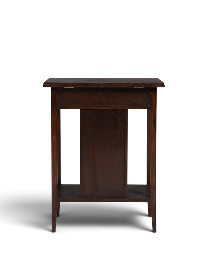 Hauptstadt Möblerei Beistelltisch aus dunklem Eichenholz mit H816 Finish und minimalistischem Design