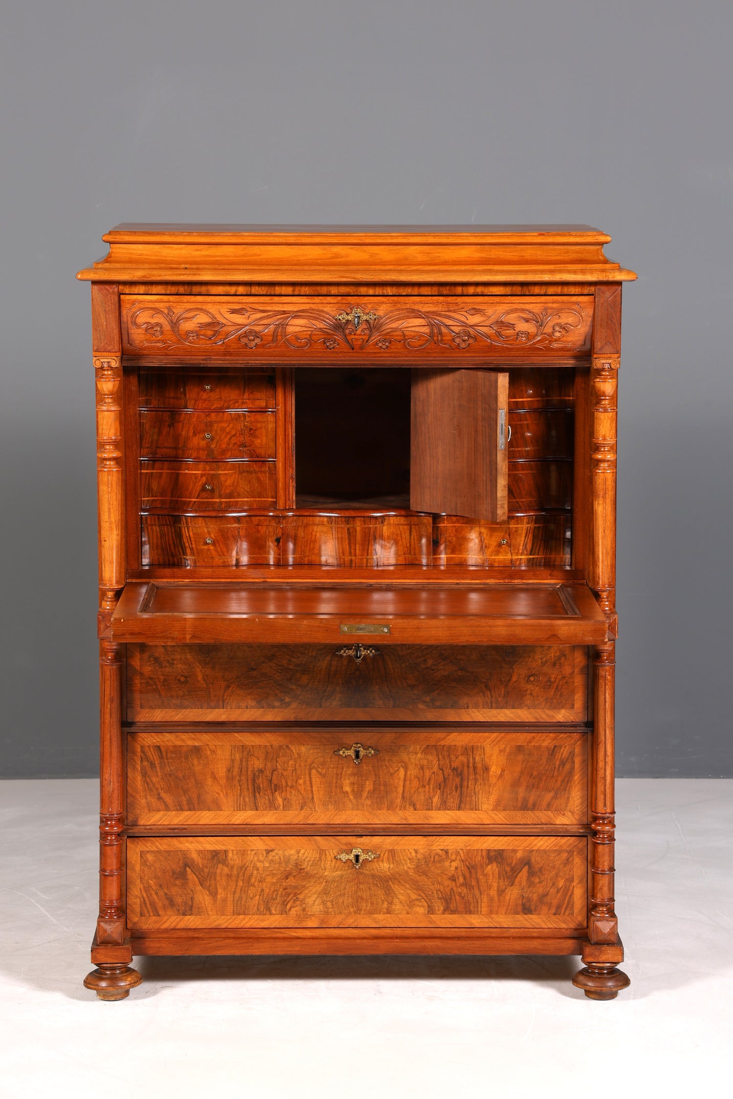 Wunderschöner Louis Philippe Sekretär um 1870 Vertiko Nussbaum Highboard Kommode Sekretär Schrank