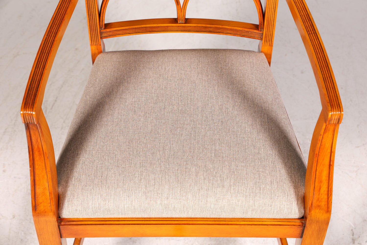 Wunderschöner Bevan Funell Stuhl Armlehnstuhl Englischer Eibe Reprodux Antik Sekretär Stuhl UK Polsterstuhl 1 von 2