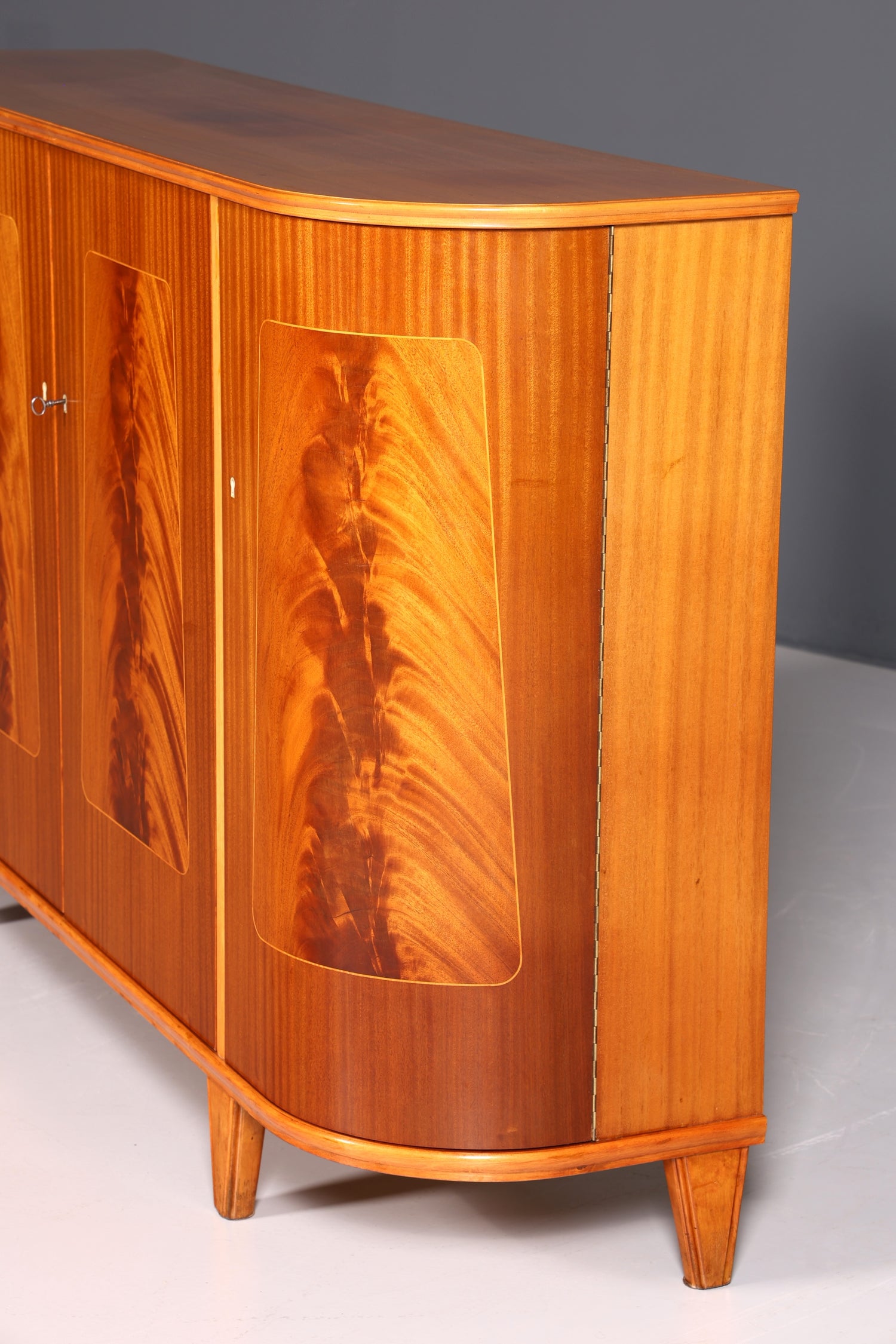 Traumhafter geschwungener Schrank Antik Sideboard Highboard um 1950 Aktenschrank Barock Stil