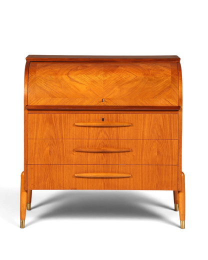 Hauptstadt Möblerei Mid Century Rollladen-Sekretär aus Holz mit drei Schubladen und eleganten Messingfüßen