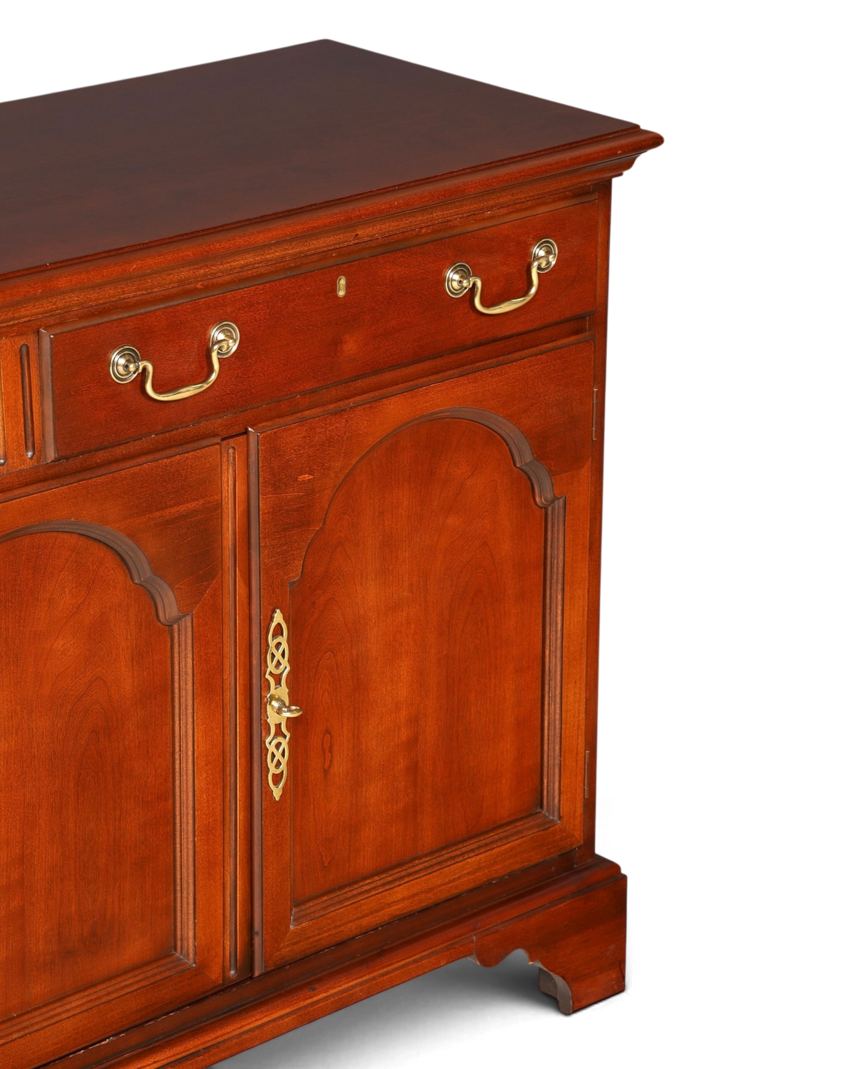 Hauptstadt Möblerei Drexel Heritage Sideboard aus dunklem Holz im Antik-Stil mit Messingbeschlägen und Schubladen