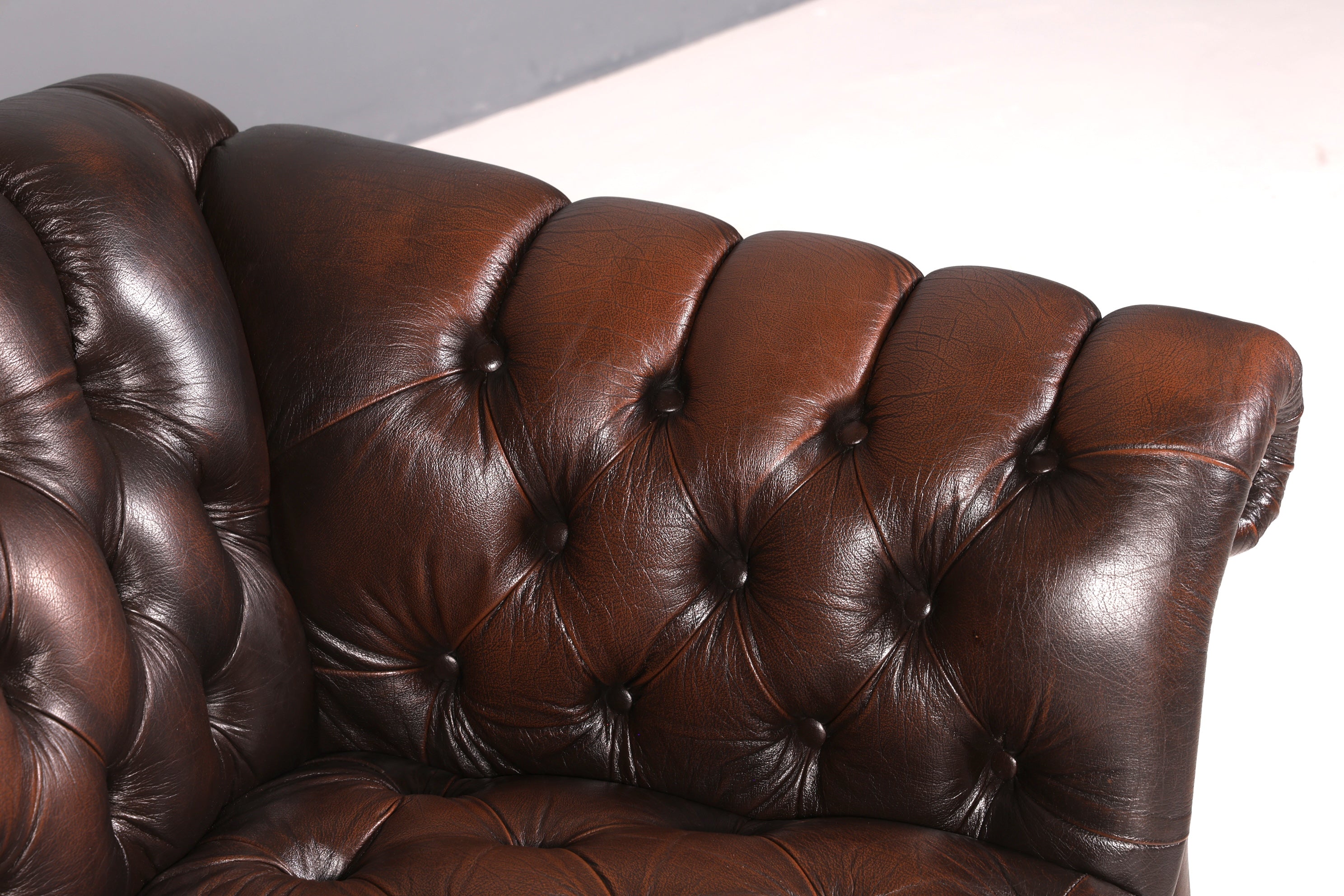 Wunderschönes Original Chesterfield 2er Sofa Englisch Herrenzimmer echt Leder 2- Sitzer Couch